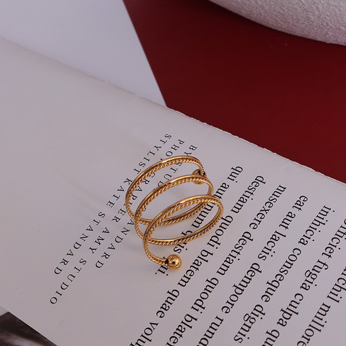 Anello a spirale in acciaio titanio