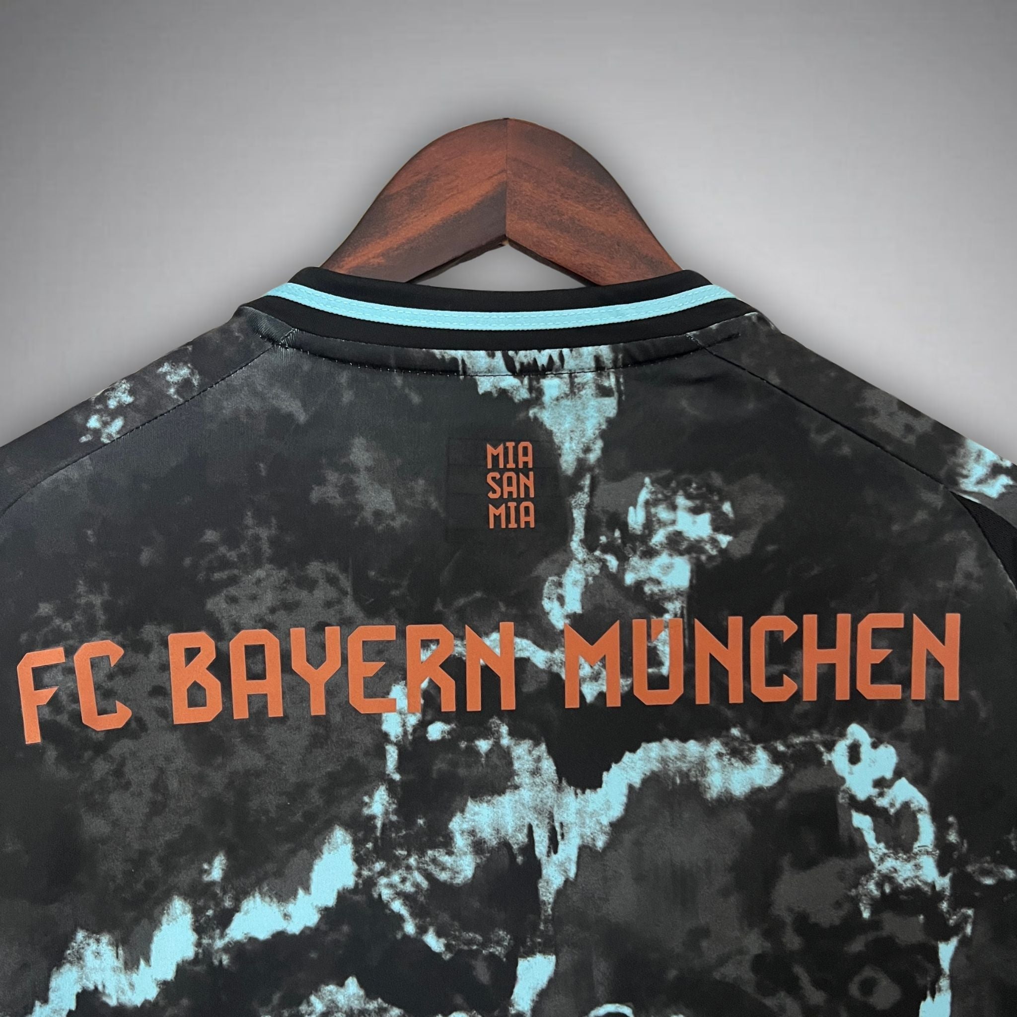 2024/25 Bayern München Auswärtstrikot