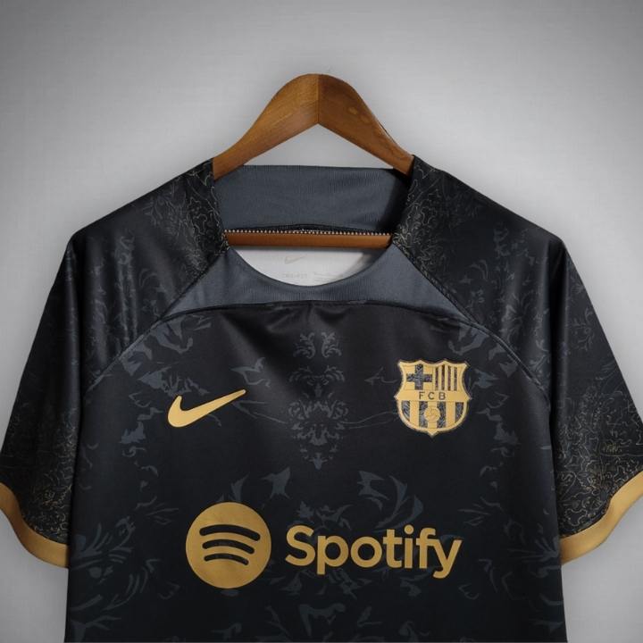 2024-25-fc-barcelona-shirt-golden-knight-1