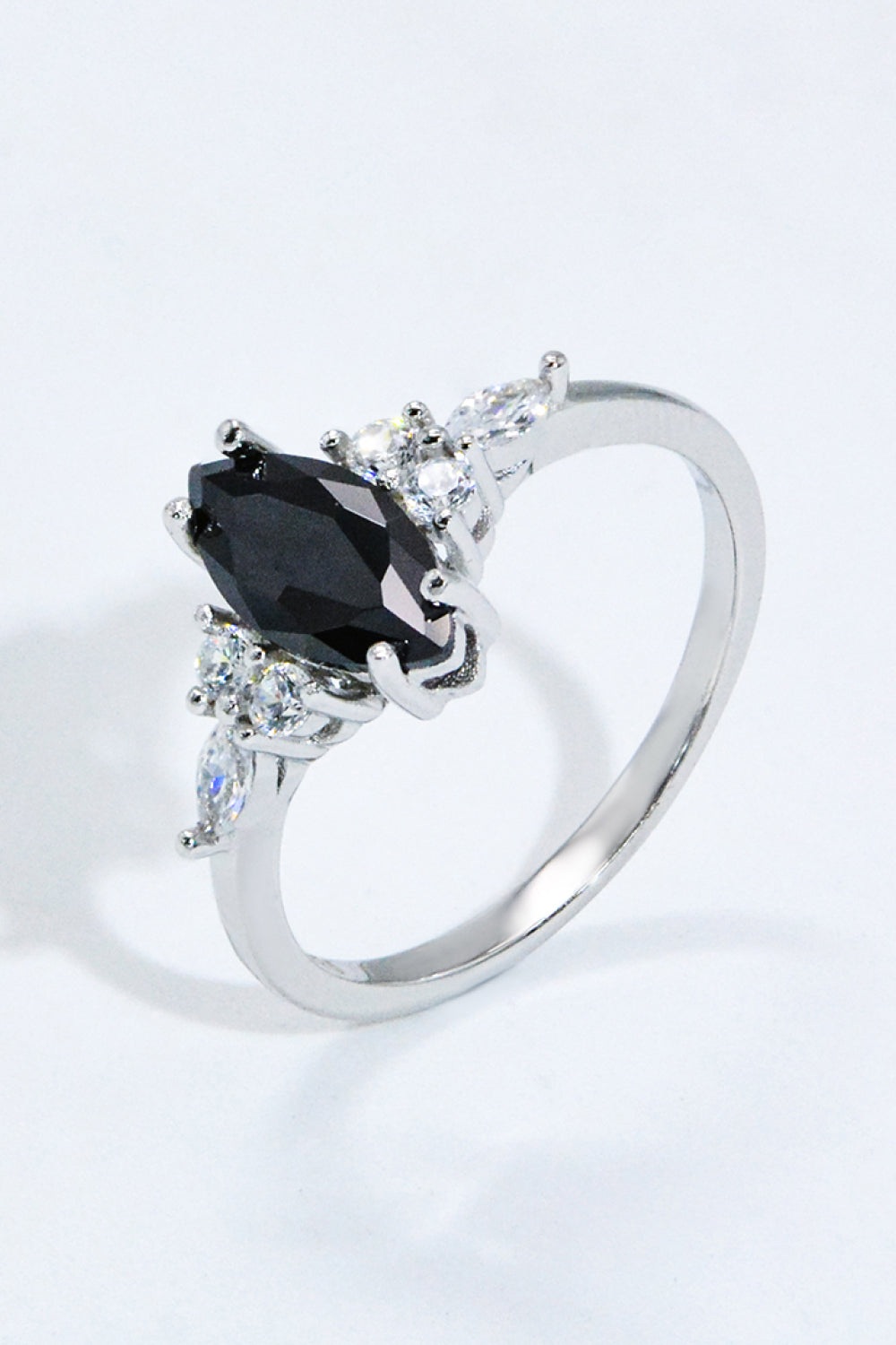 Anello in argento con agata nera