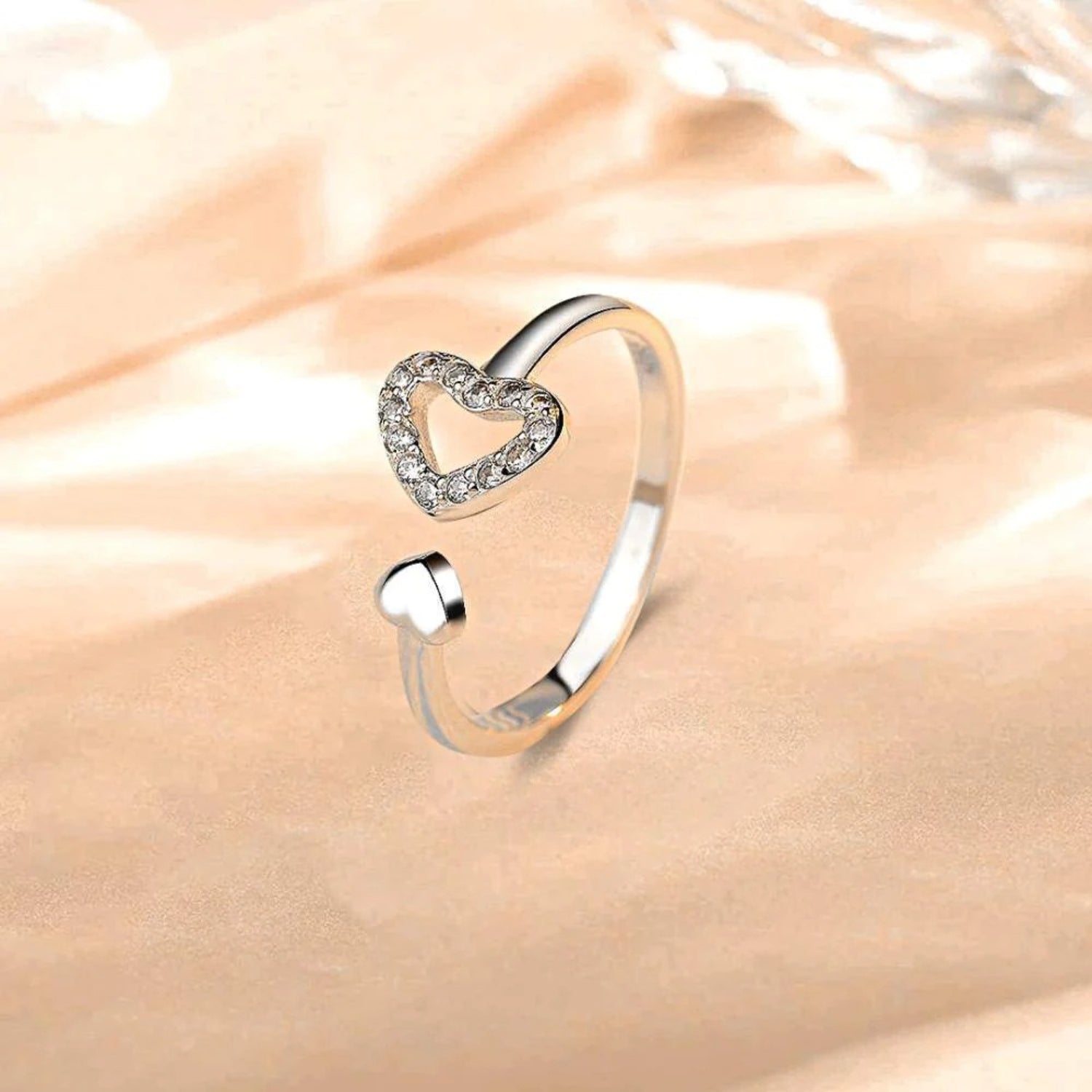 Anello con zircone a cuore aperto
