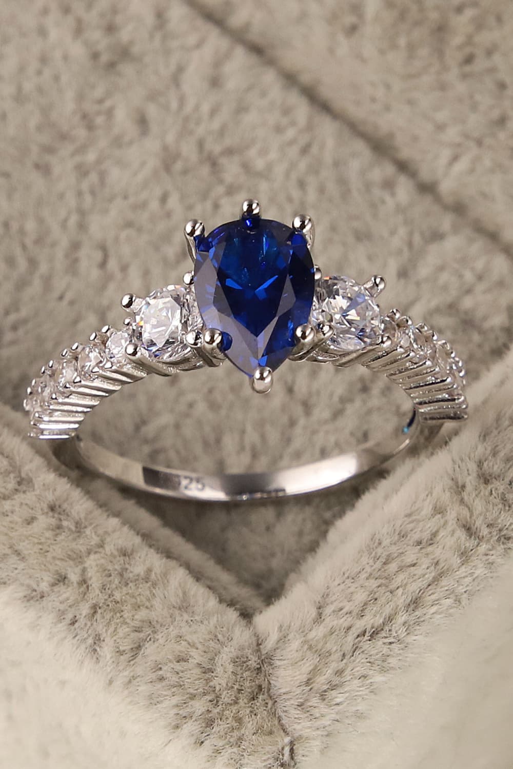Anello a goccia di spinello
