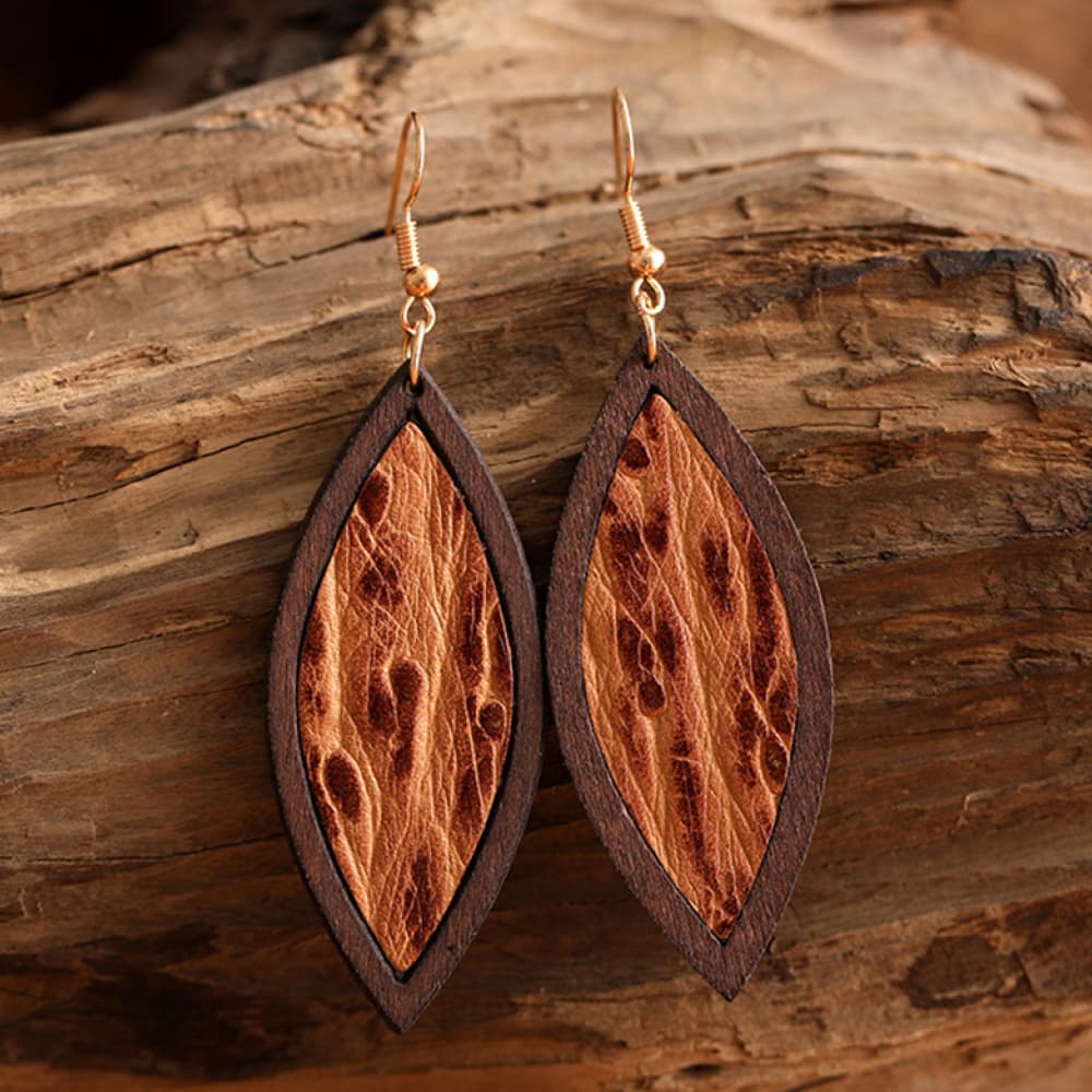 Colgantes geométricos de madera