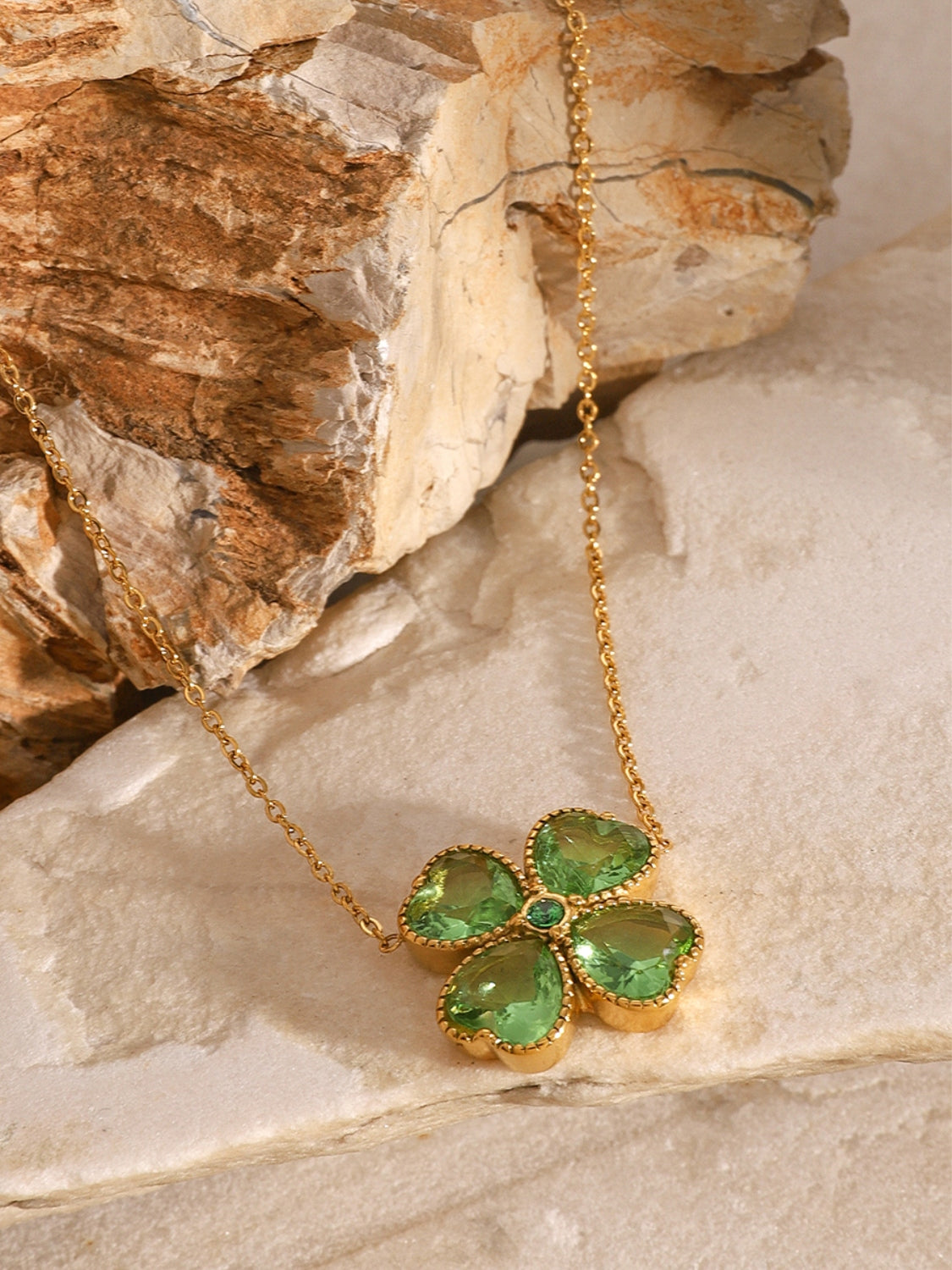 Collana in acciaio con quadrifoglio di zircone