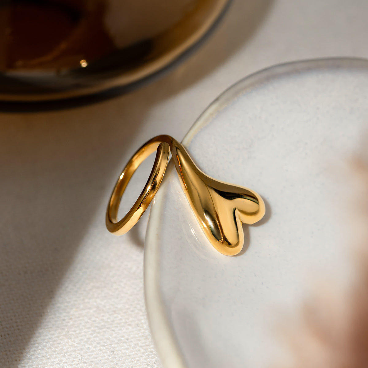 Anello in acciaio a torsione a forma di cuore