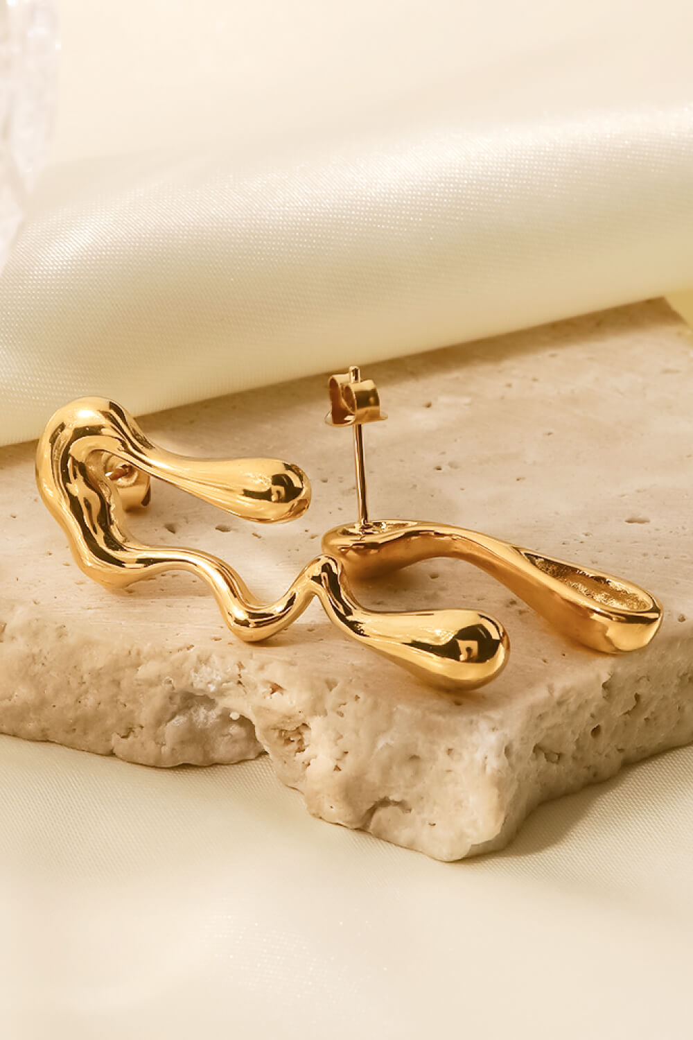 Asymmetrisk Geometrisk Guld Øreringe