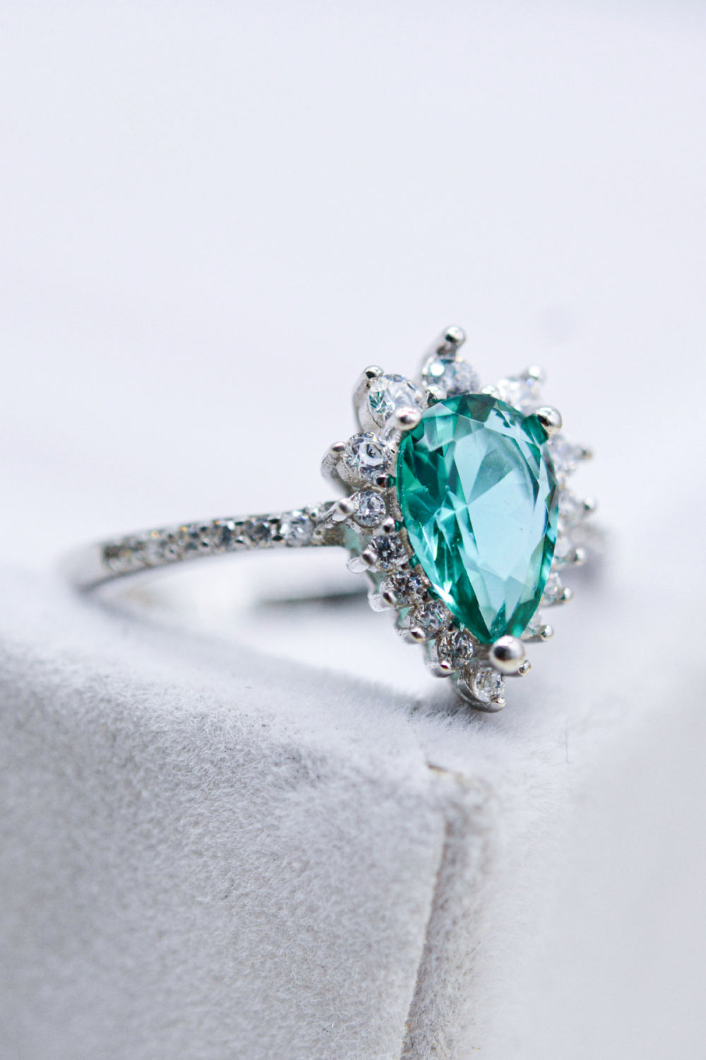 Anello a pera con zircone Paraiba