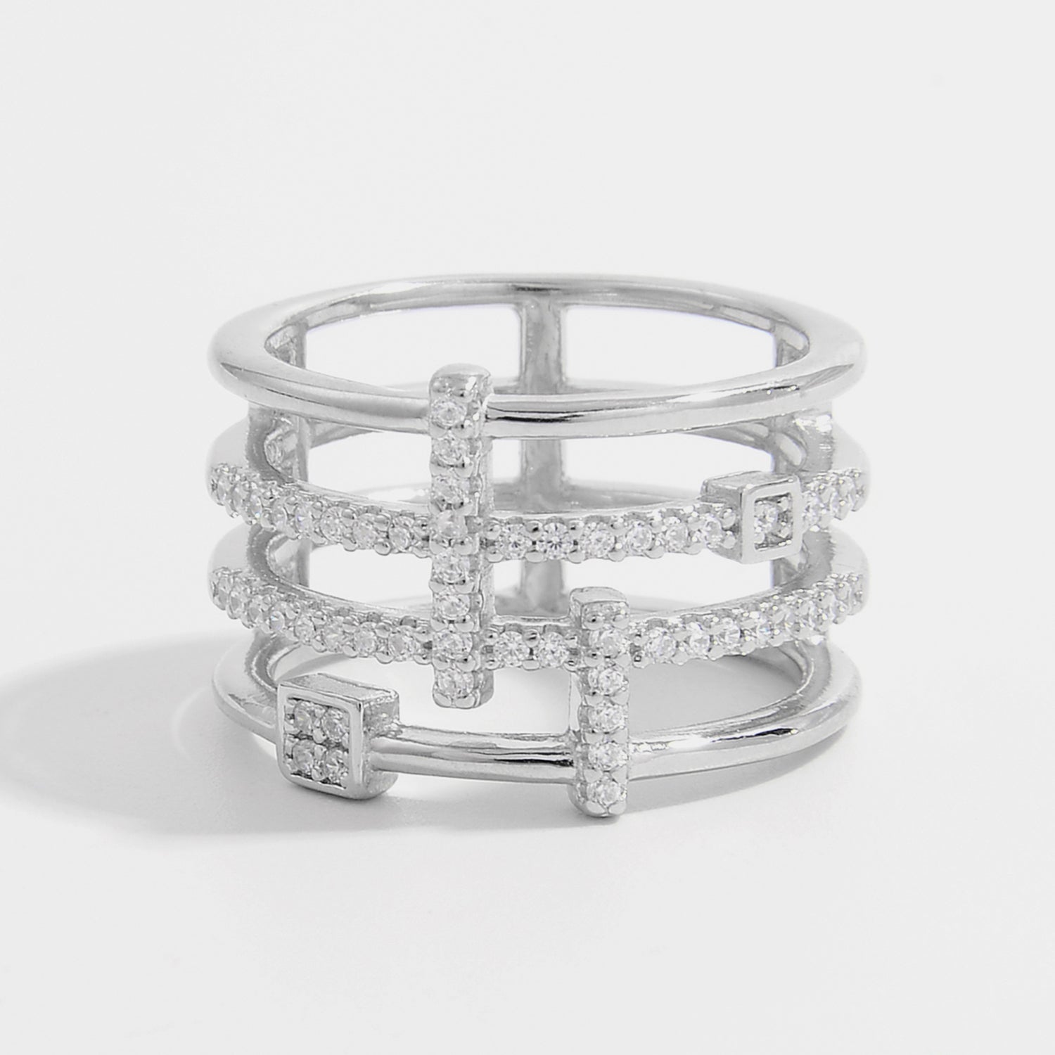 Anello d'argento tempestato di zirconi