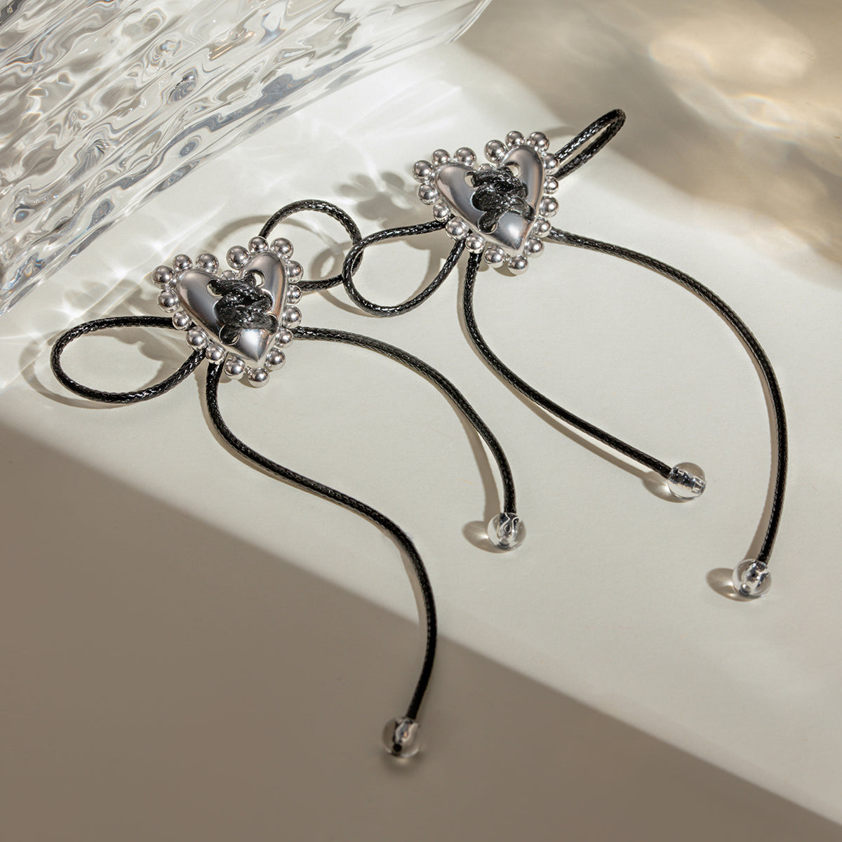 Orecchini a cerchio a forma di cuore in corda cerata