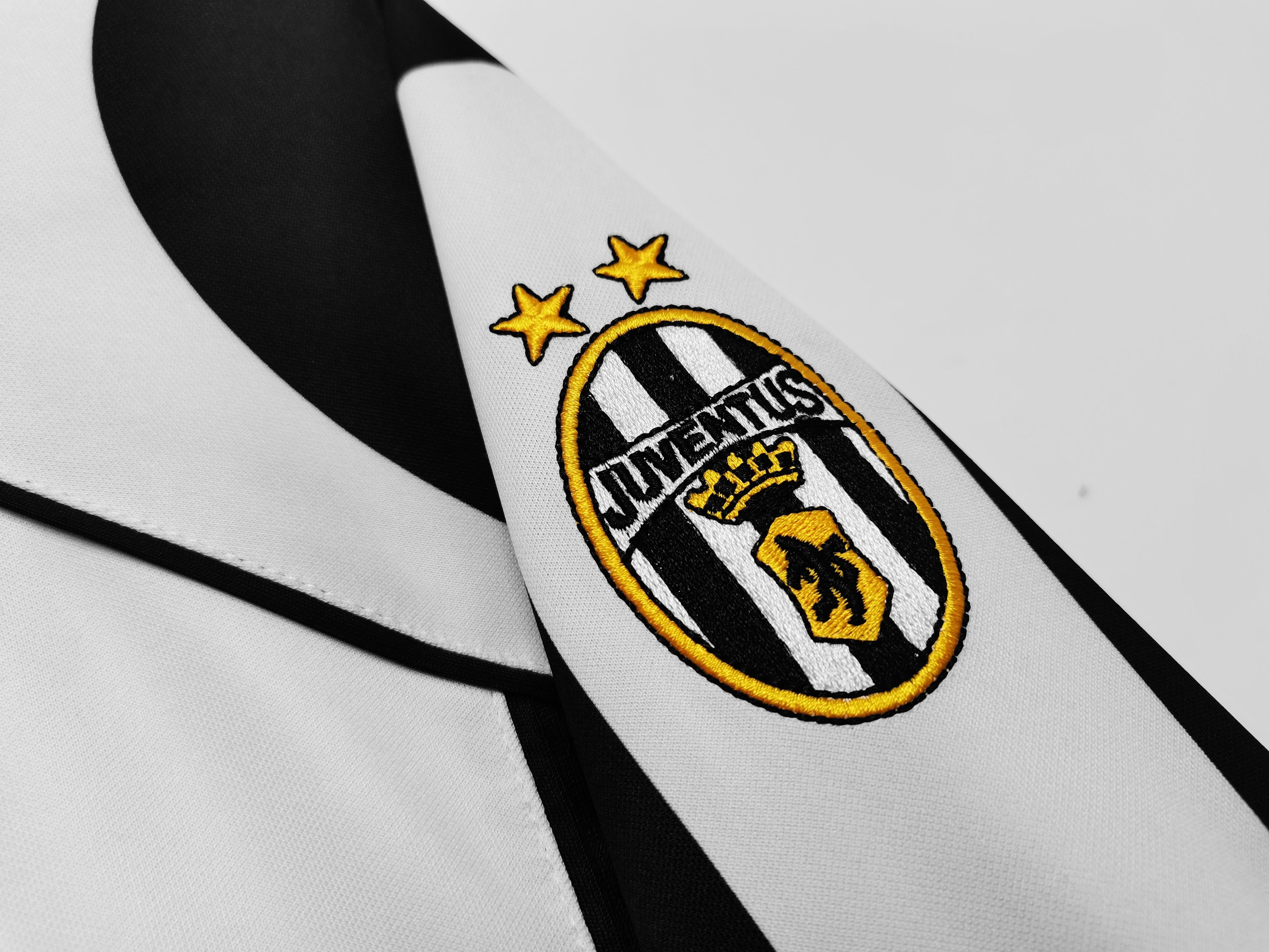 juventus-retro-shirt-1997-1998-long-sleeve-home-1