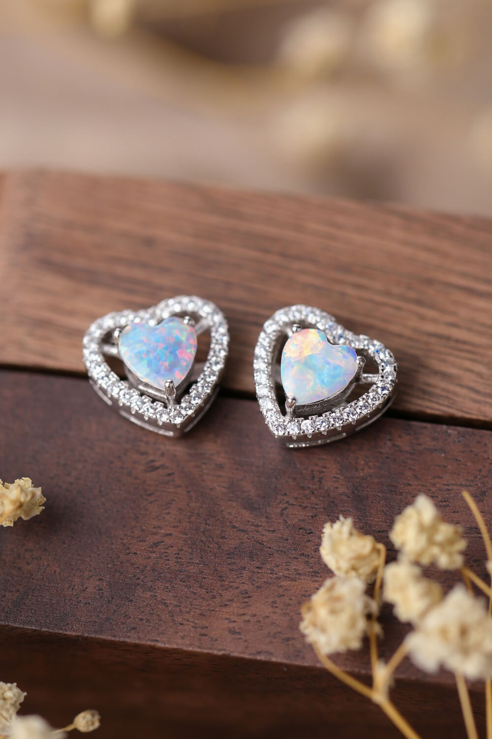 Orecchini a bottone a forma di cuore in argento Opal