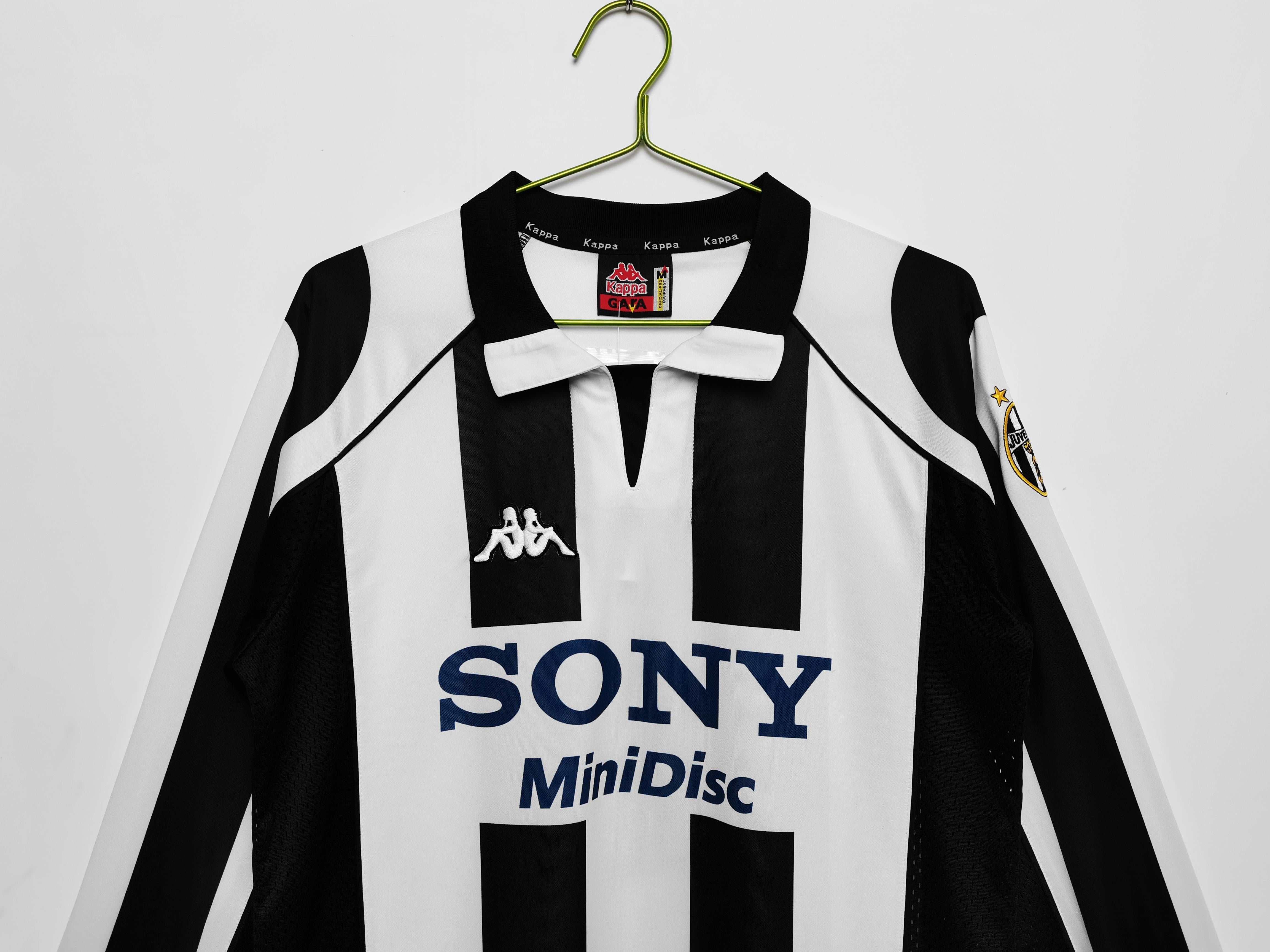 juventus-retro-shirt-1997-1998-long-sleeve-home-1