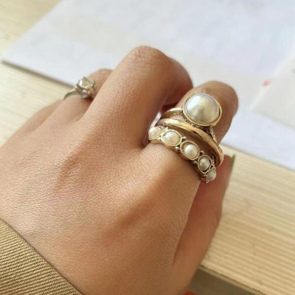 Anello aperto a triplo strato