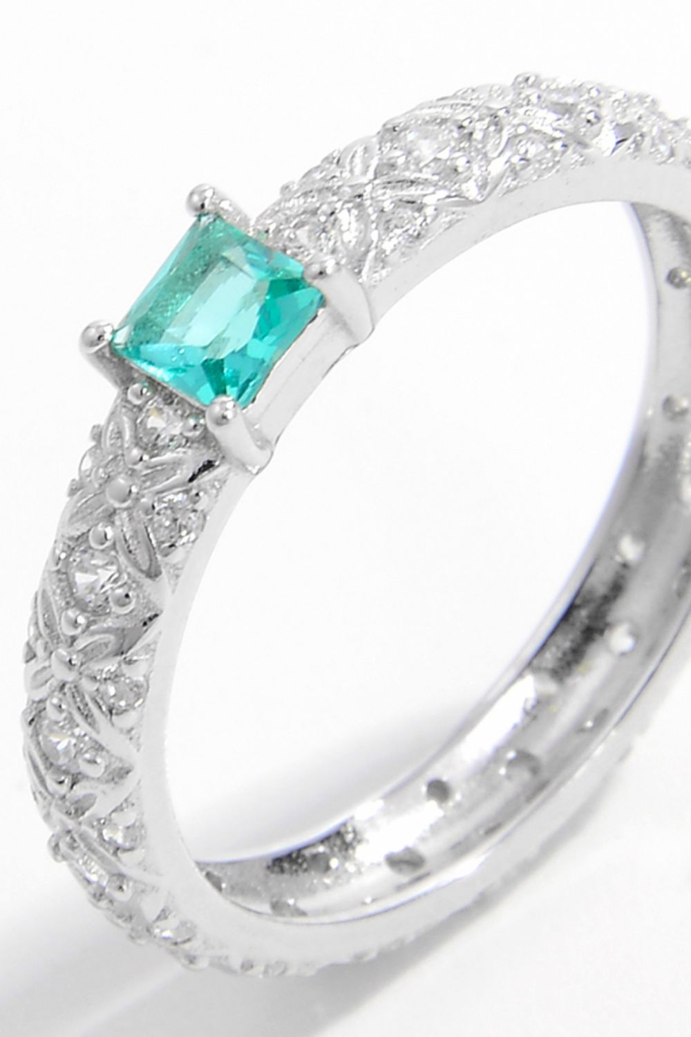 Anello quadrato in argento con zircone