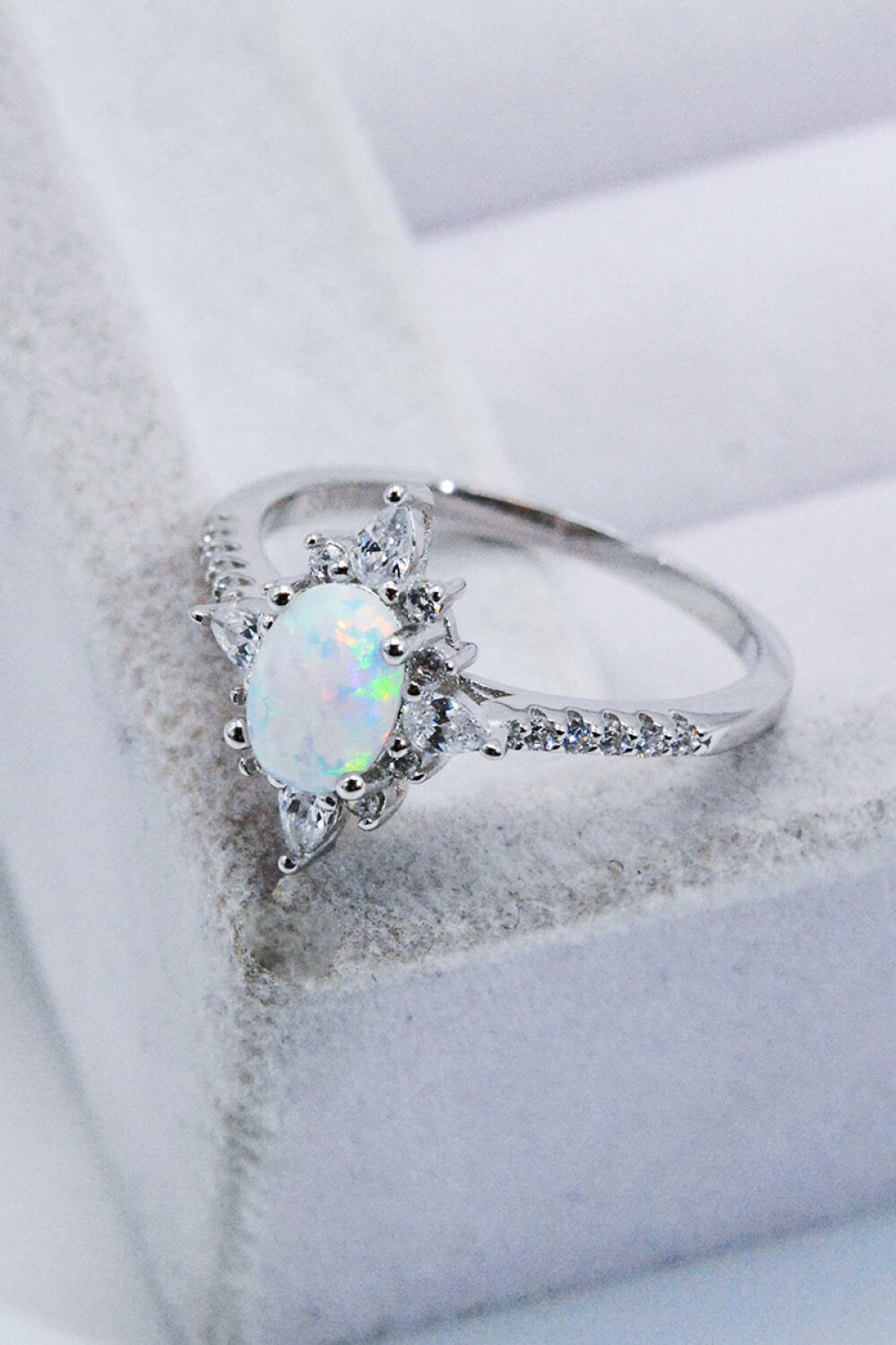 Anello in zirconio opale platino