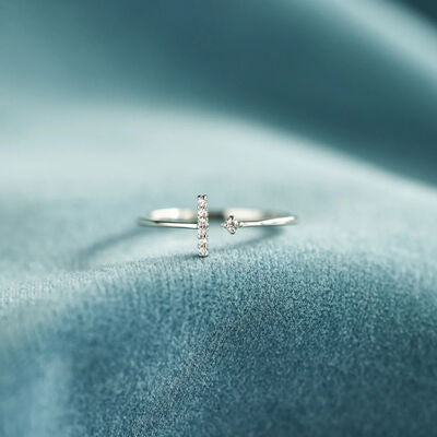 Anello aperto a barra a T in zircone