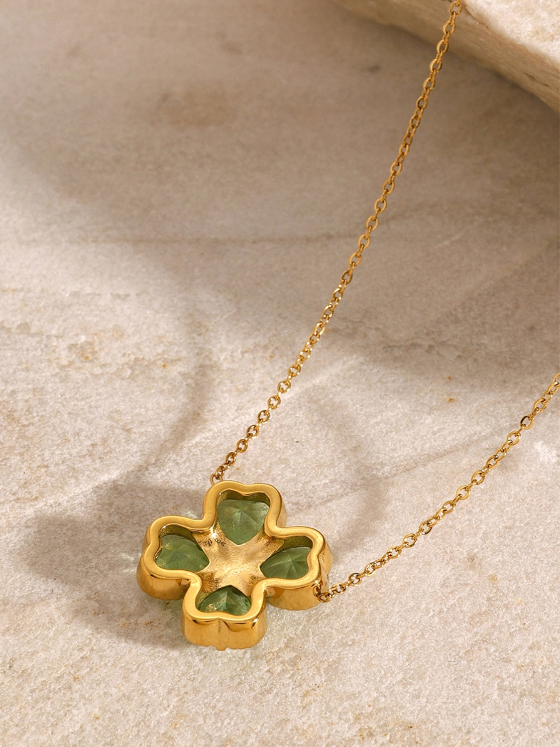 Collana in acciaio con quadrifoglio di zircone