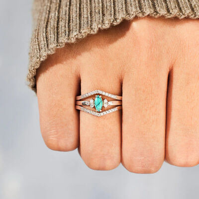 Anello con zirconi a chevron turchese
