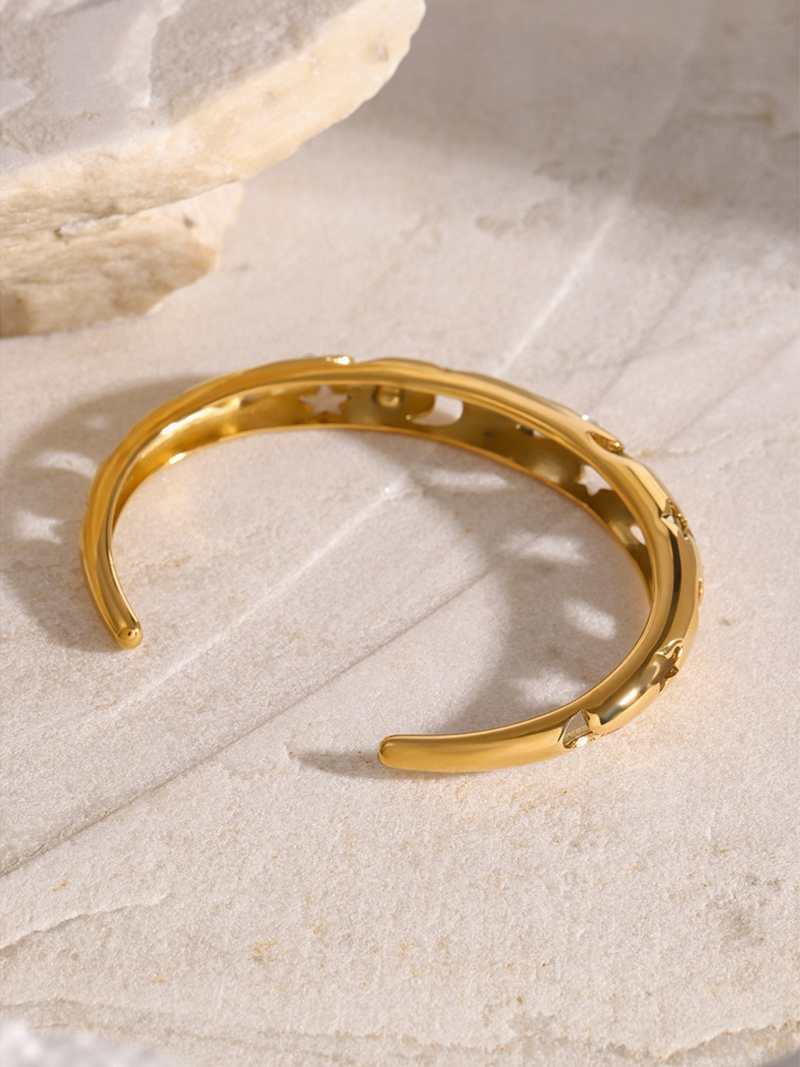 Polsino in acciaio con ritagli e strass