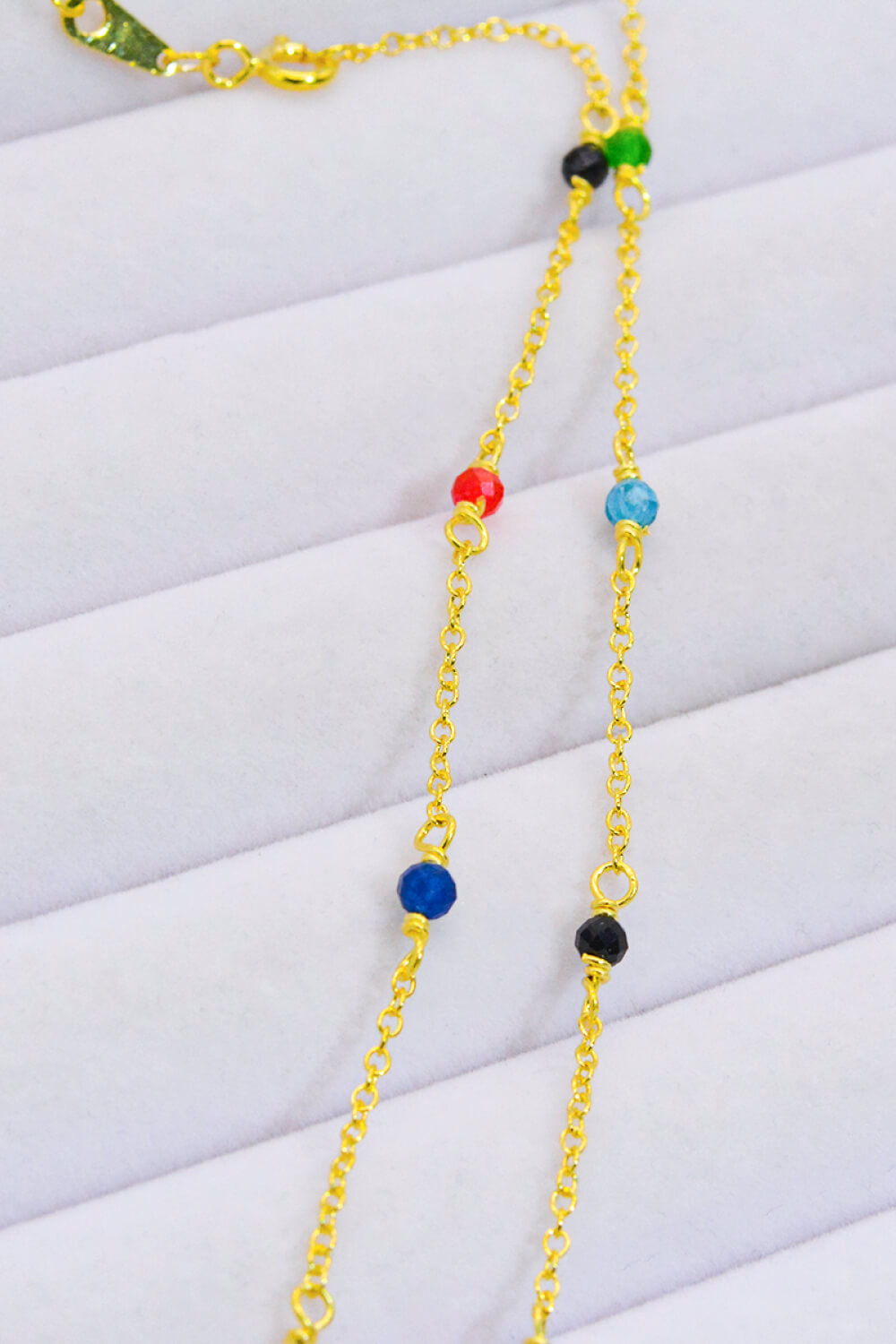Collana con perline multicolore dorate