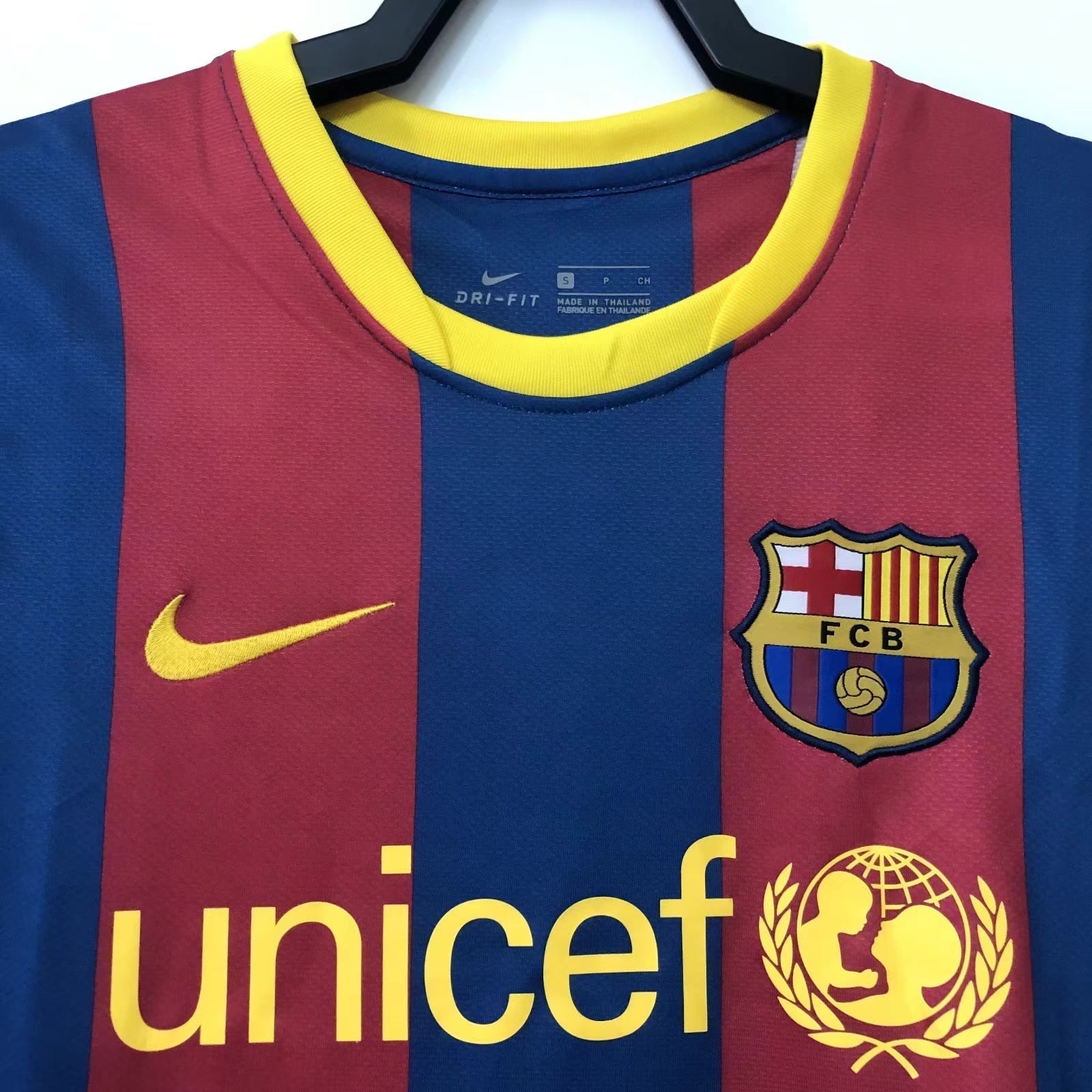 fc-barcelona-home-shirt-2010-2011-1