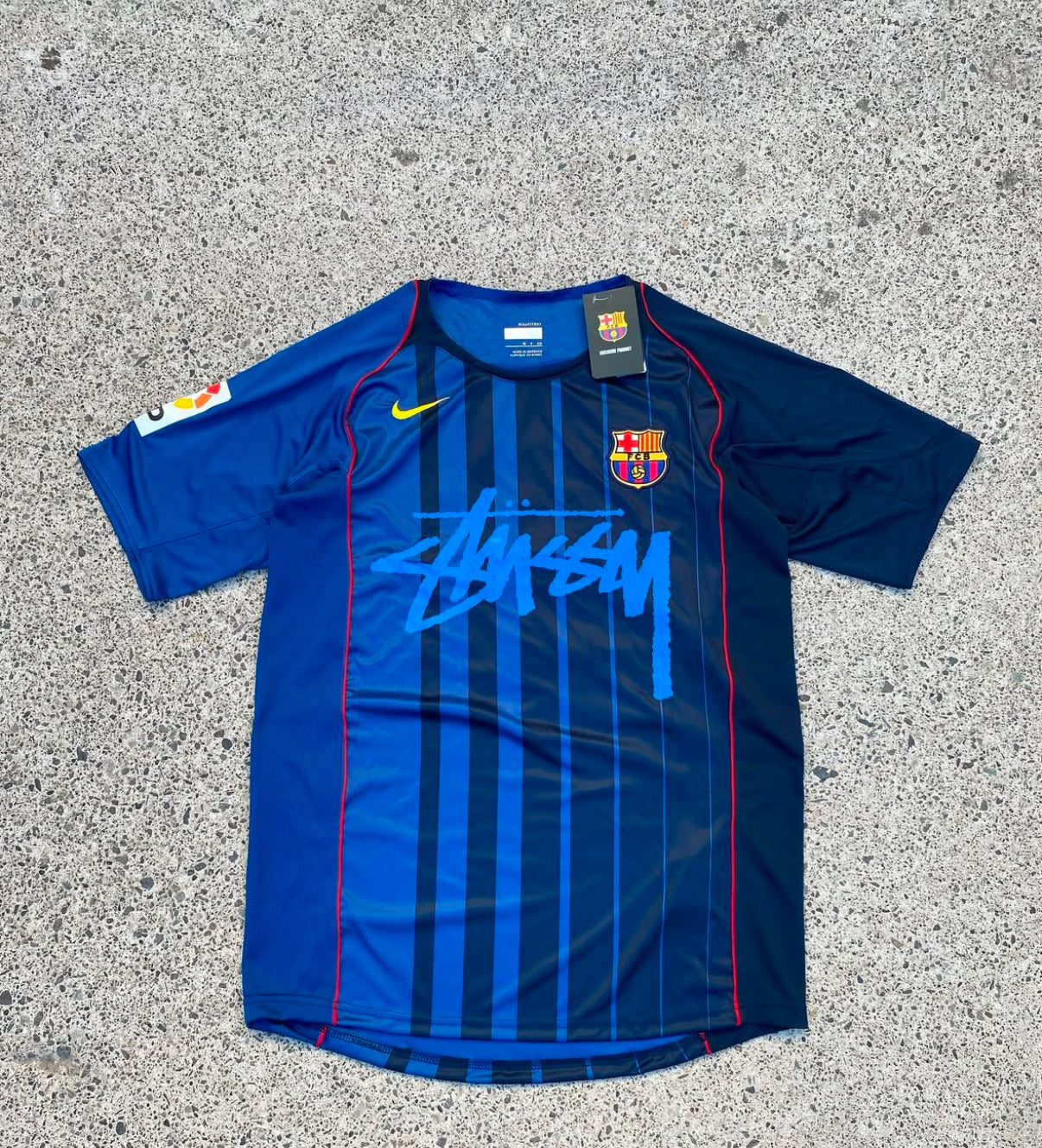 retro-barcelona-x-stussy-shirt-limited-edition-1