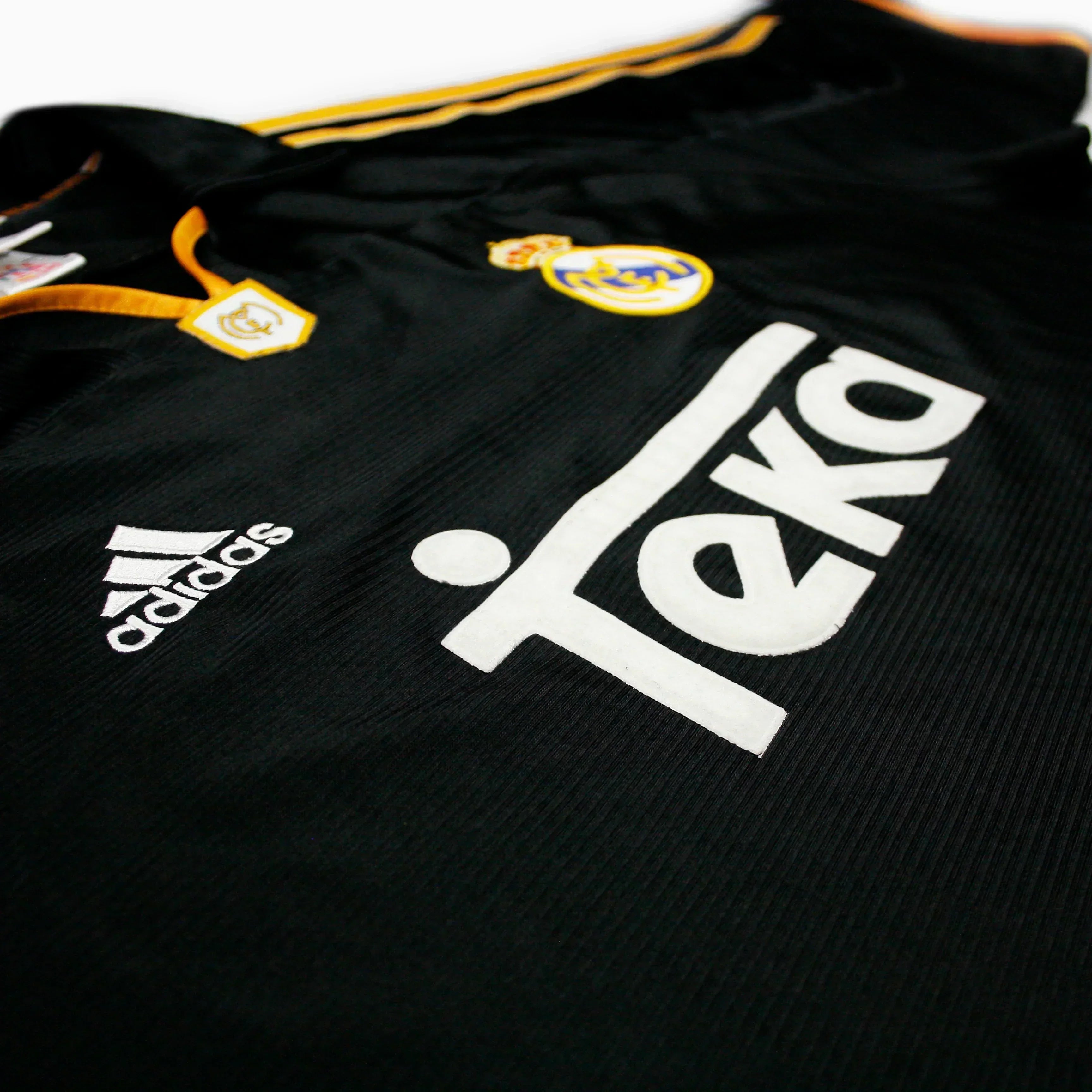 real-madrid-cf-away-shirt-1999-2001-1