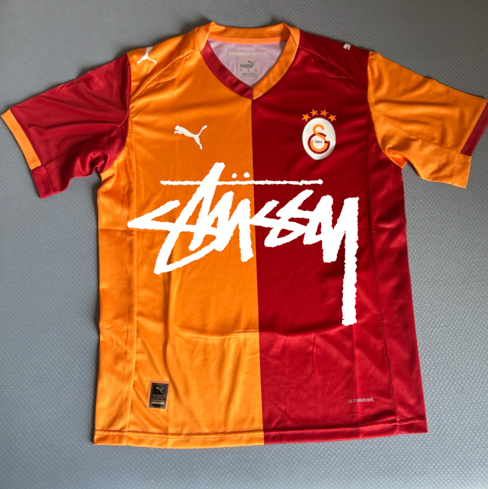 Maglia Edizione Limitata 2025/26 Galatasaray x Stussy