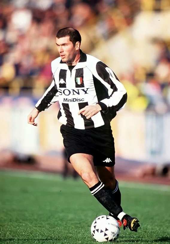 juventus-retro-shirt-1997-1998-long-sleeve-home-1
