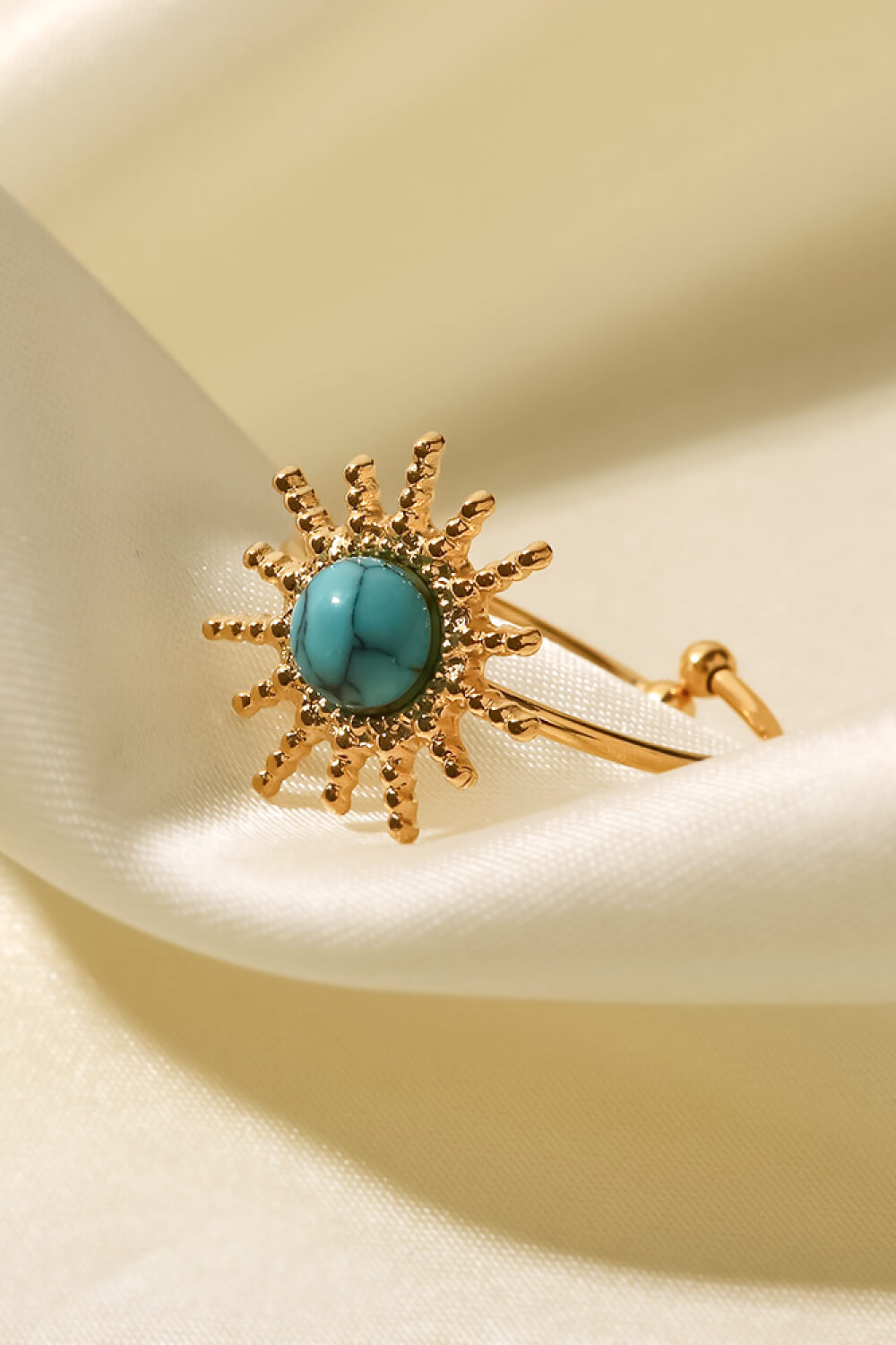 Anello aperto con pietra solare
