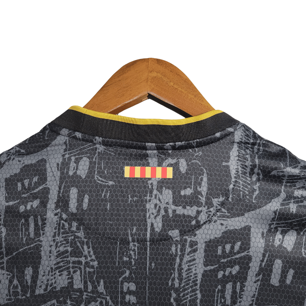 2024-25-fc-barcelona-shirt-cityscape-symphony-1