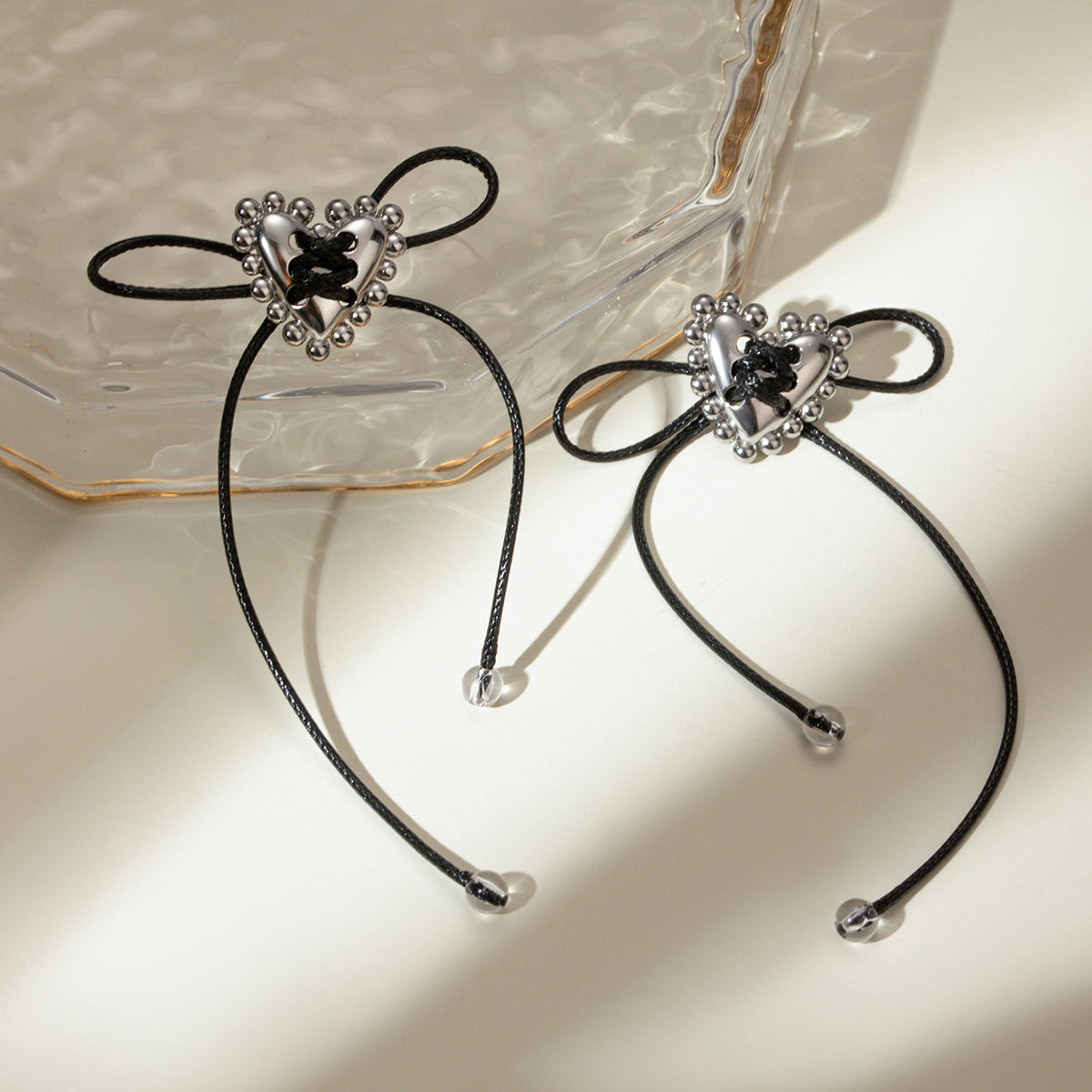 Orecchini a cerchio a forma di cuore in corda cerata