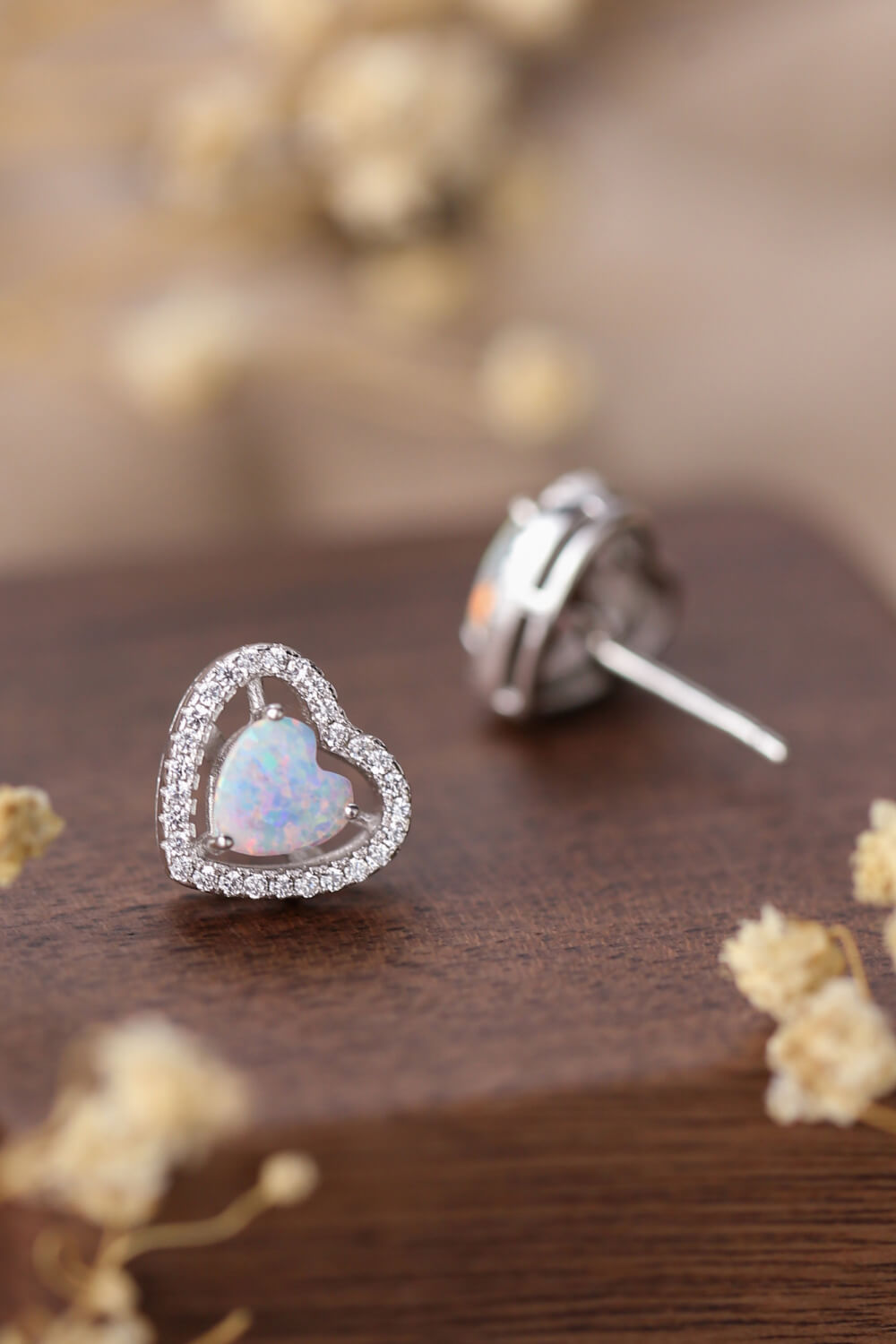 Orecchini a bottone a forma di cuore in argento Opal
