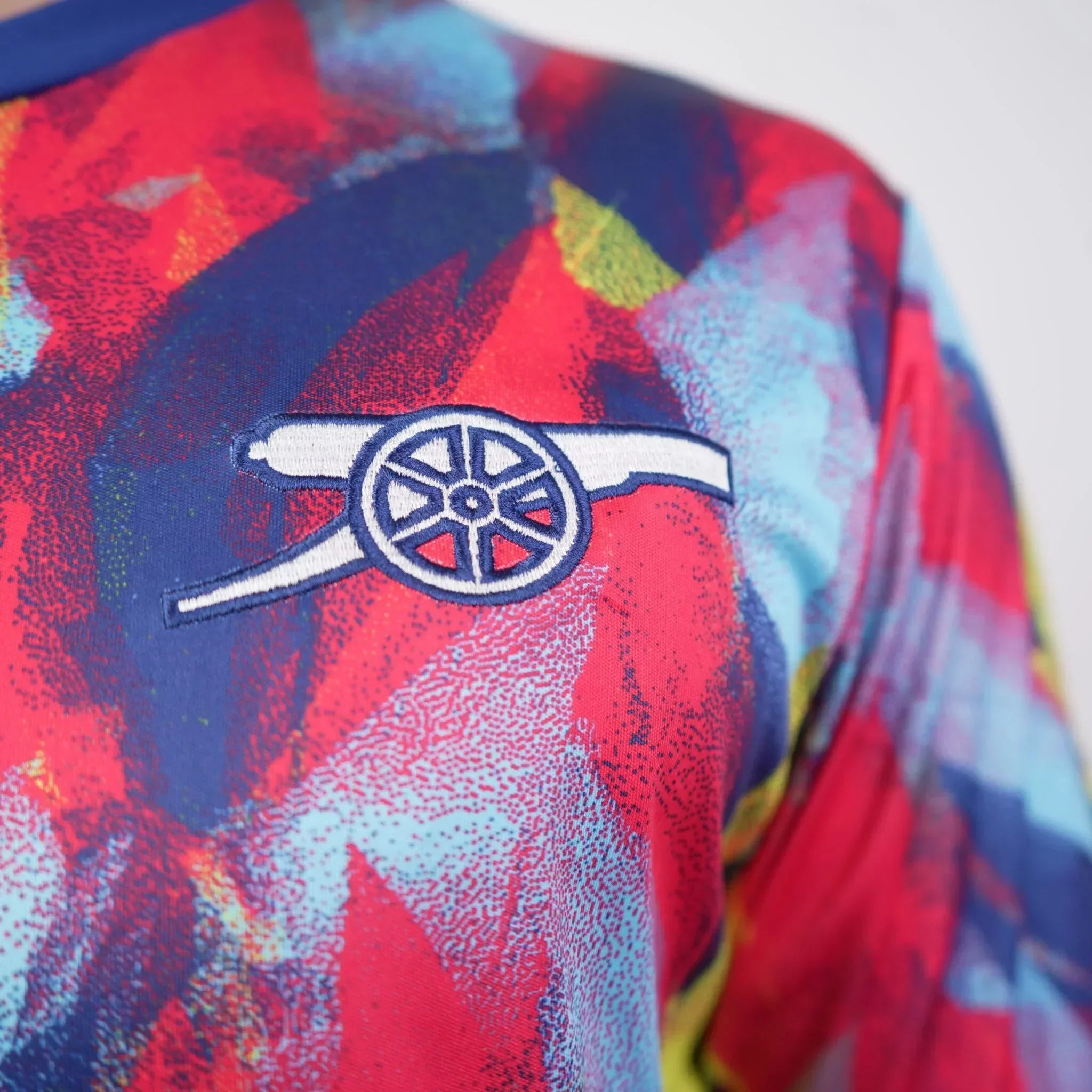 Camiseta prepartido del Arsenal 2025/2026