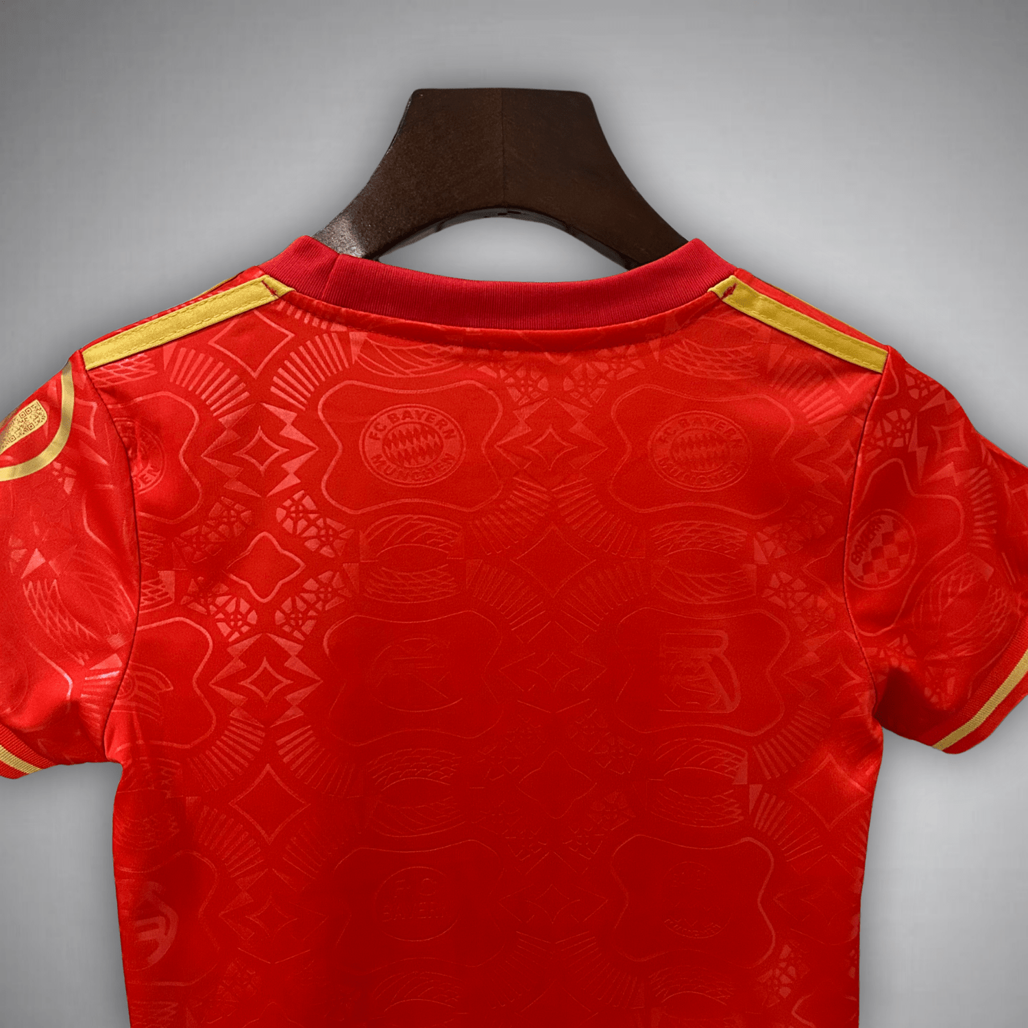 fc-bayern-kids-football-kit-125-anniversary-1