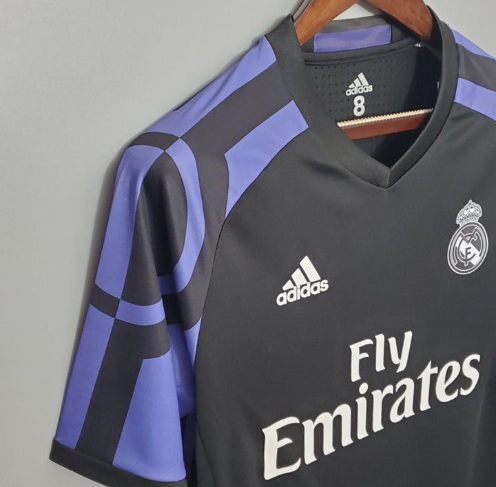 real-madrid-shirt-retro-2015-2016-third-1