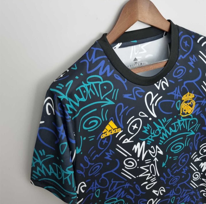 real-madrid-shirt-2022-pre-match-1