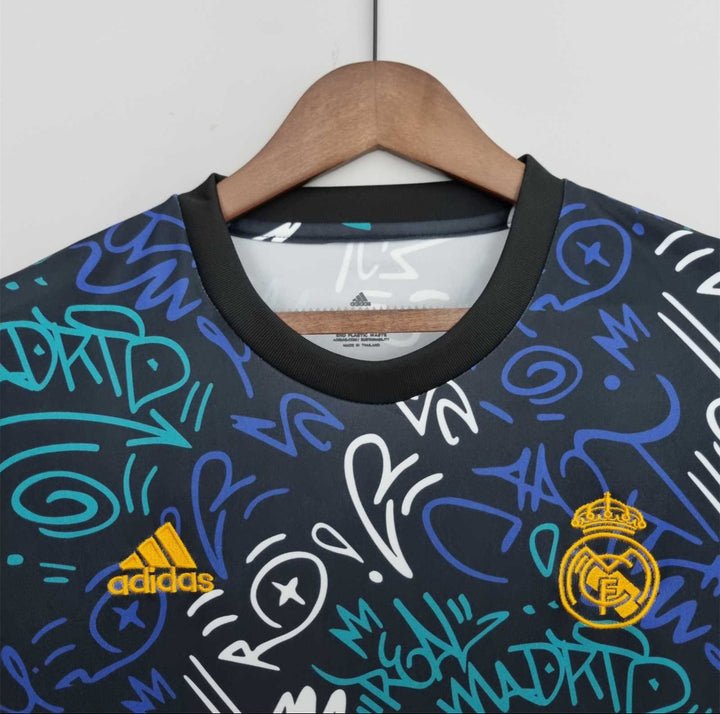 real-madrid-shirt-2022-pre-match-1