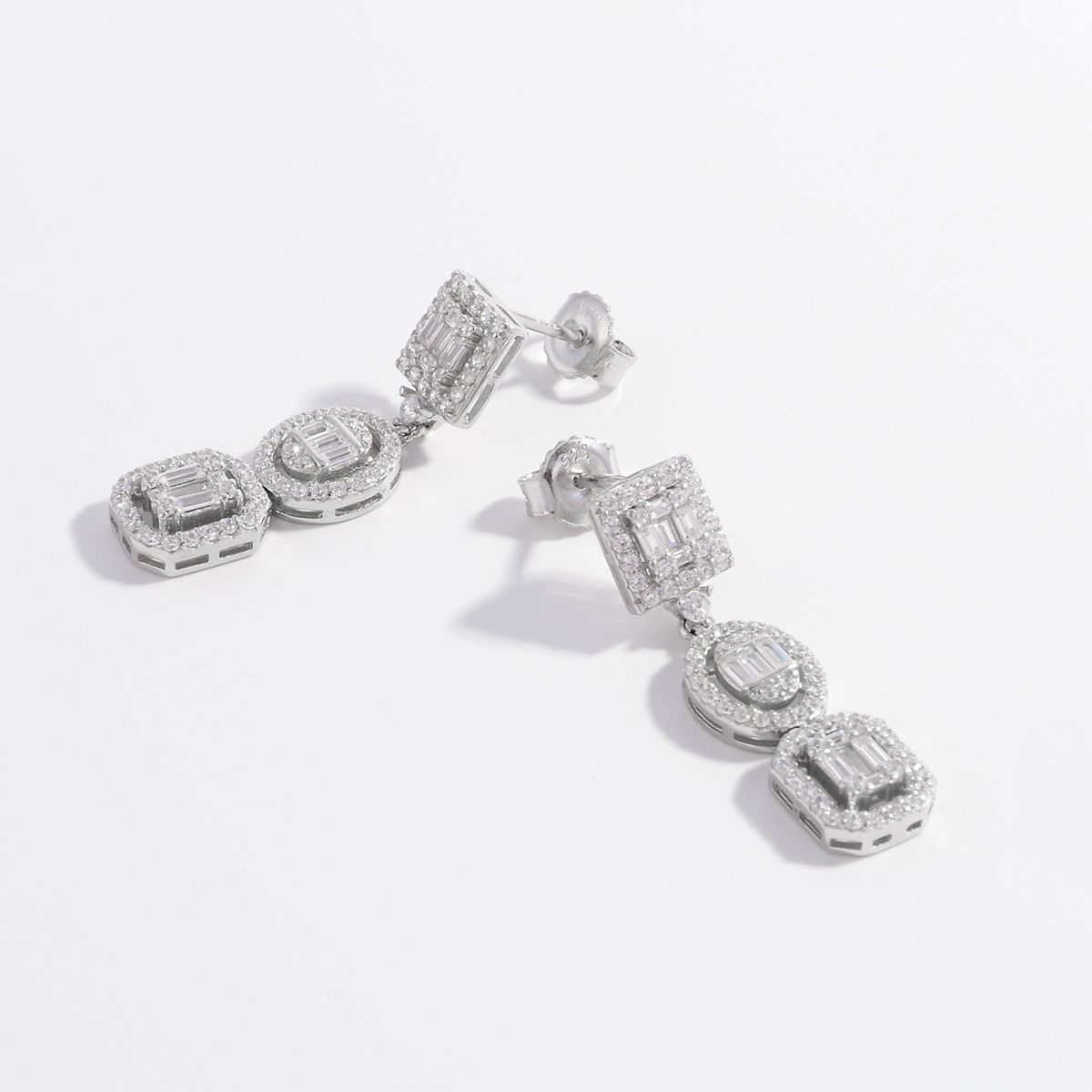 Zircon zilveren druppel oorbellen