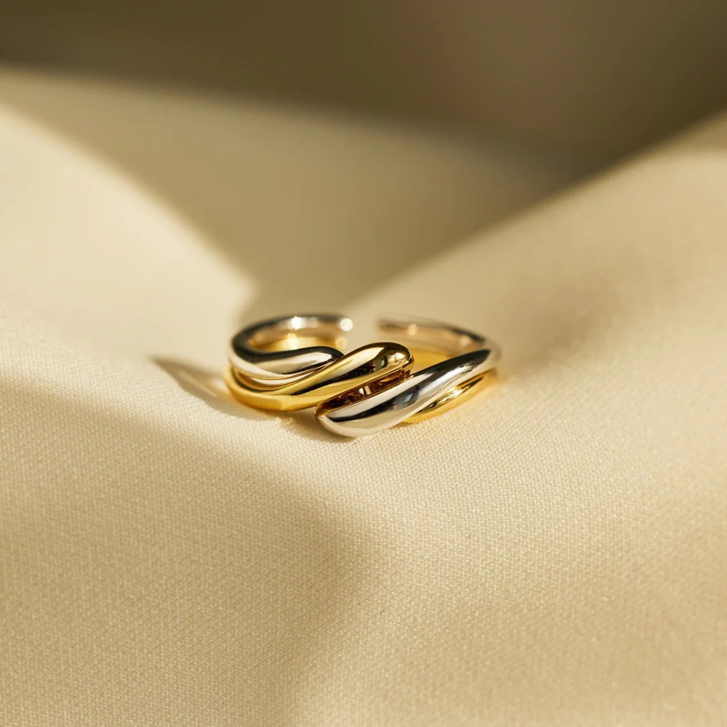 Anello Aperto Intrecciato in Argento