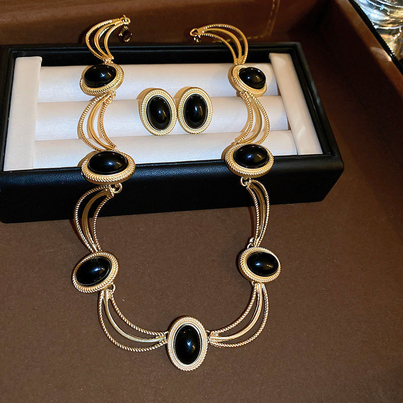 Orecchini a perno in lega con pietra preziosa