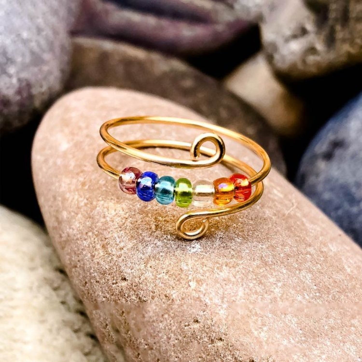 Anello avvolgente con perline in argento
