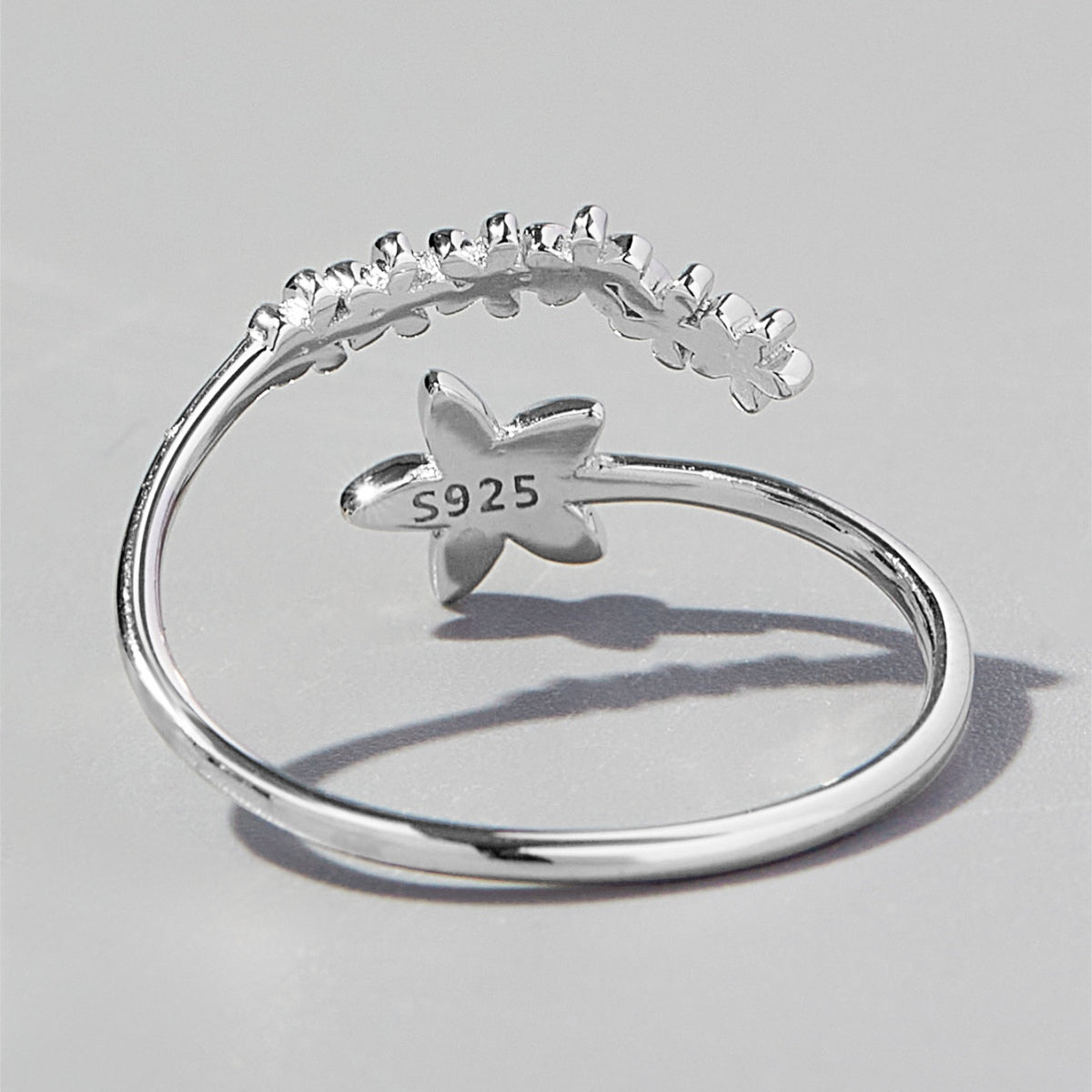 Anello d'argento floreale
