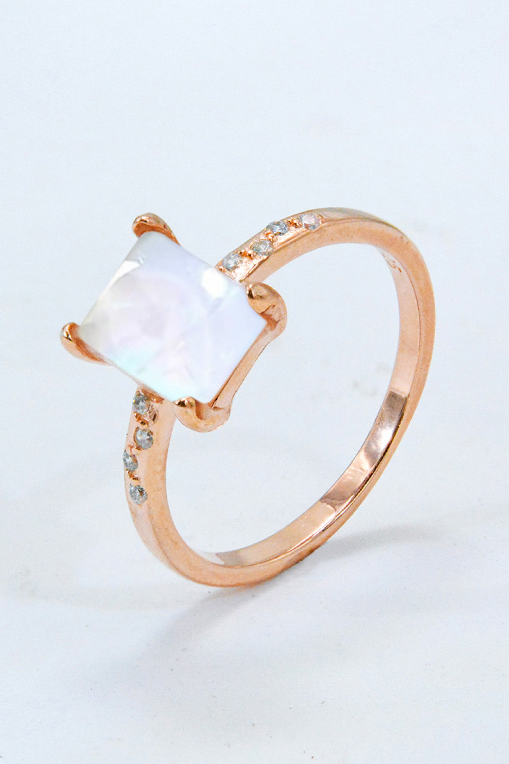 Anello quadrato in argento con pietra di luna