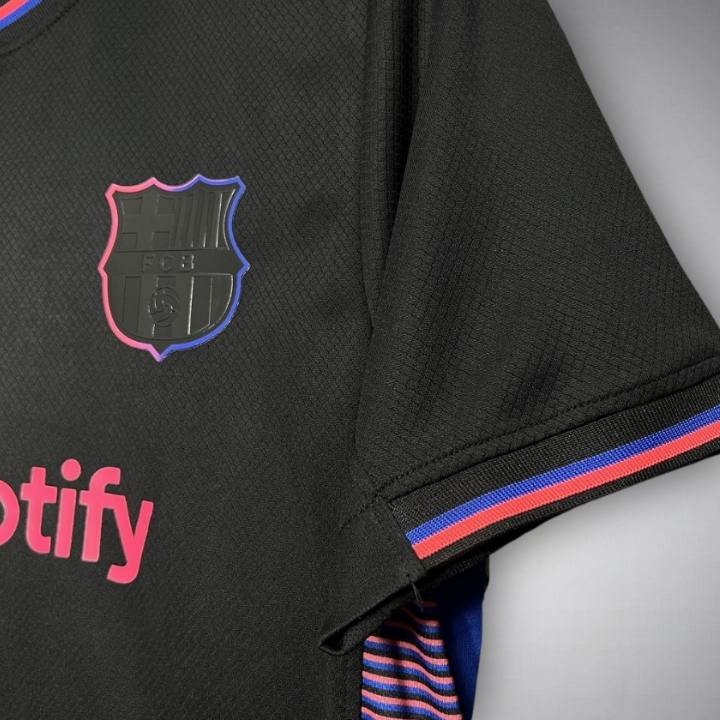 2024-25-fc-barcelona-shirt-regalia-1