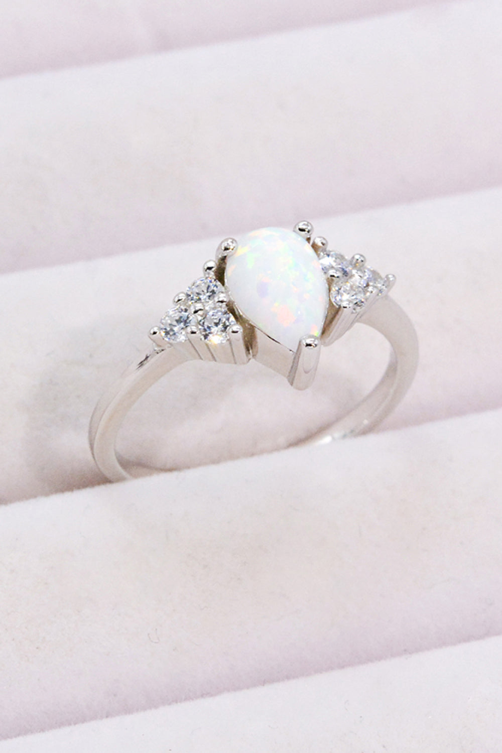 Anillo de ópalo de amor infinito