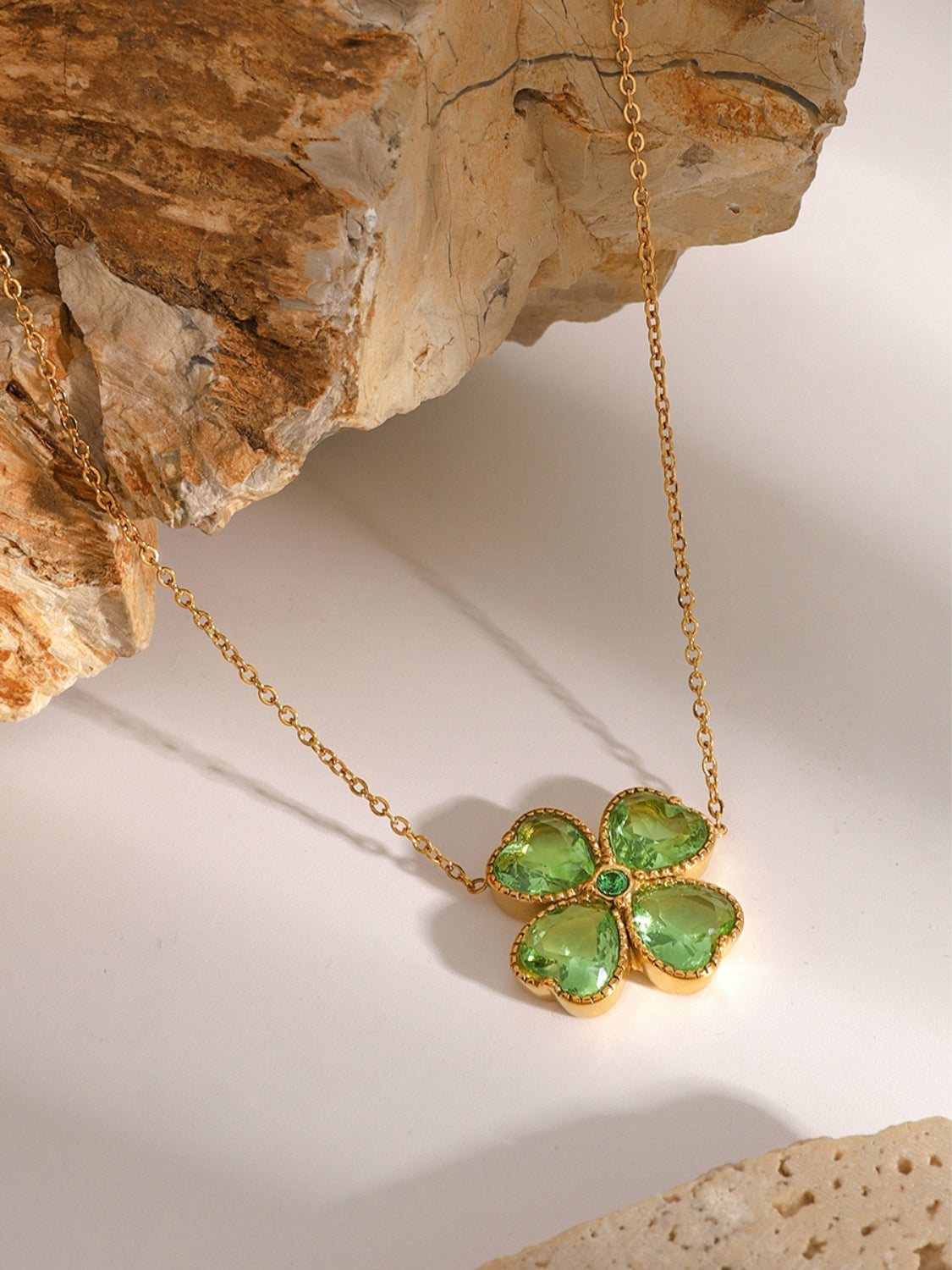 Collana in acciaio con quadrifoglio di zircone