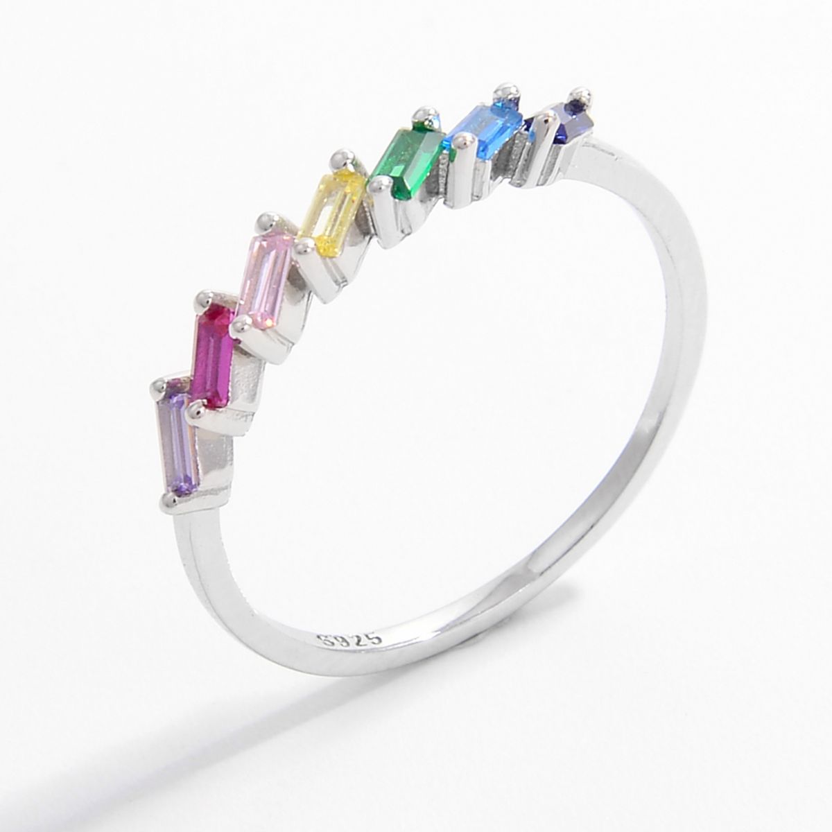 Anello in argento con zircone a contrasto