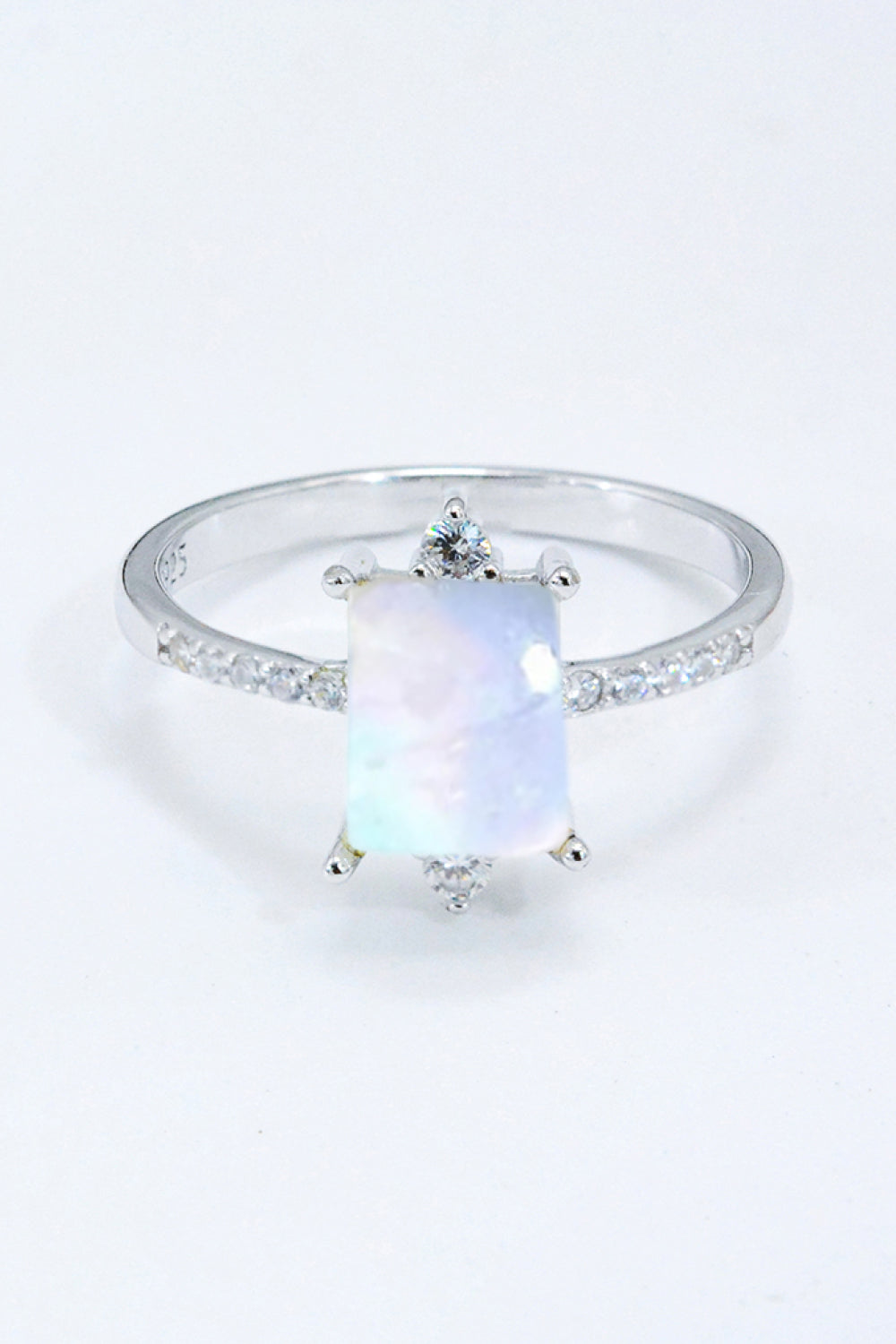 Anello quadrato in pietra di luna in argento (platino)
