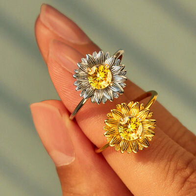 Anello in argento con zircone a forma di girasole